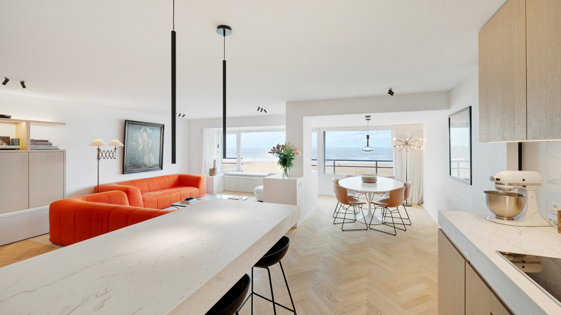 Luxueus vernieuwd appartement op de Zeedijk vlakbij het Rubensplein te Albertplage. Garage te koop foto 5