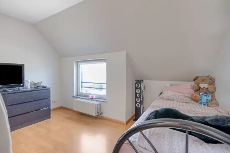 Instapklare gezinswoning met zuidgerichte tuin gelegen te Adegem foto 8