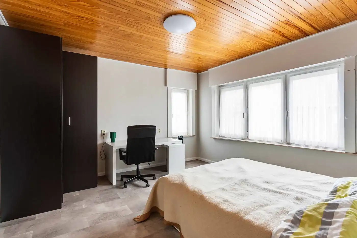 Welkom in deze toffe ruime gezinswoning op een toplocatie in Zwevegem!  foto 15