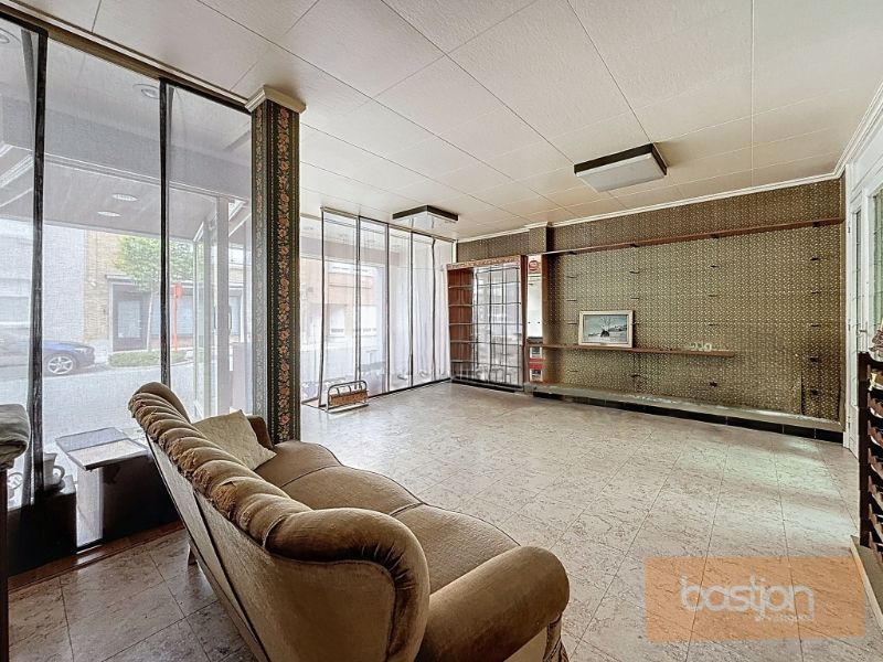 Te renoveren woning met tal van mogelijkheden in hartje Marke foto 3