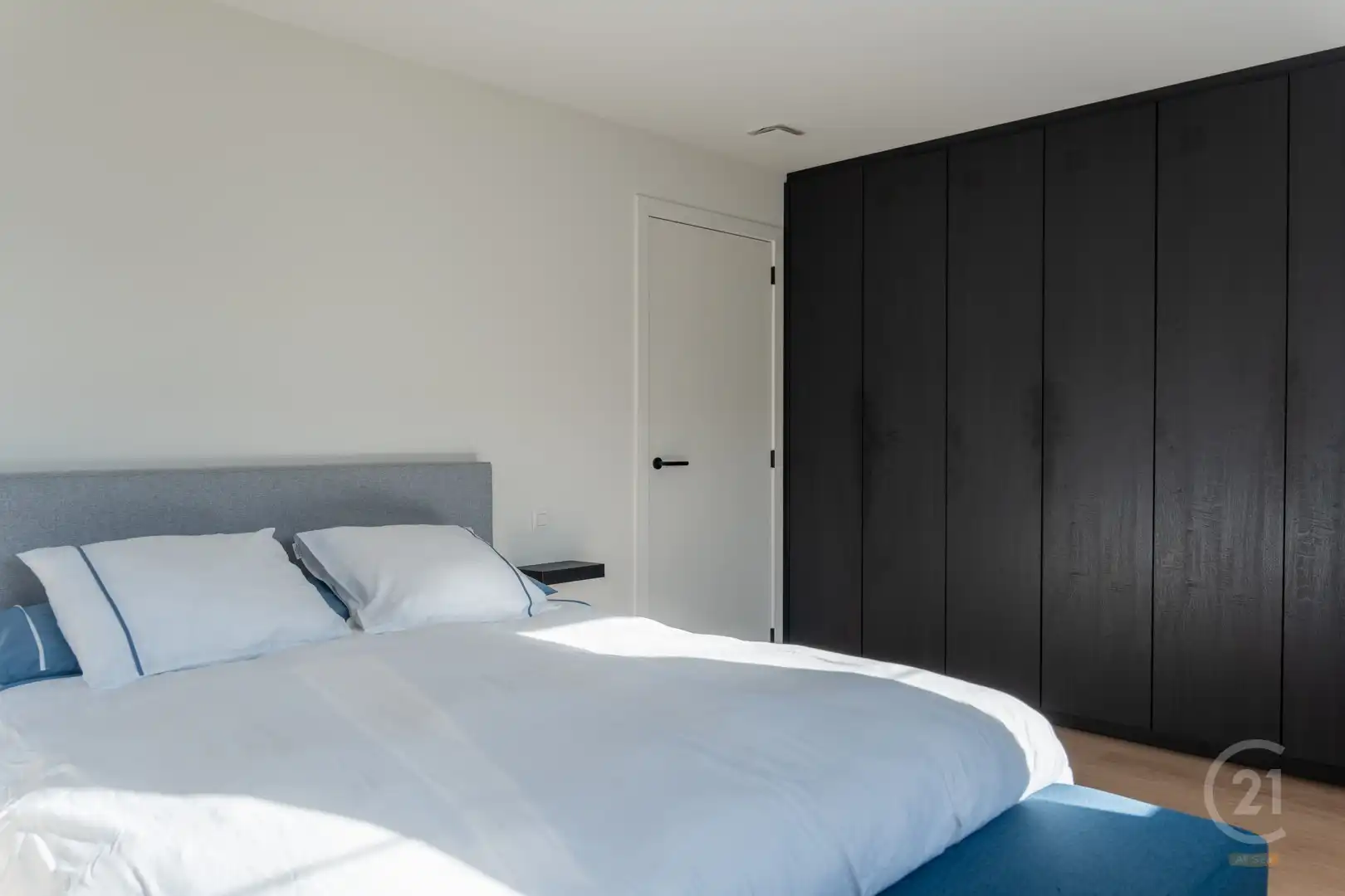 Moderne Woning met 4 Slaapkamers en Inpandige Garage in Lombardsijde foto 11