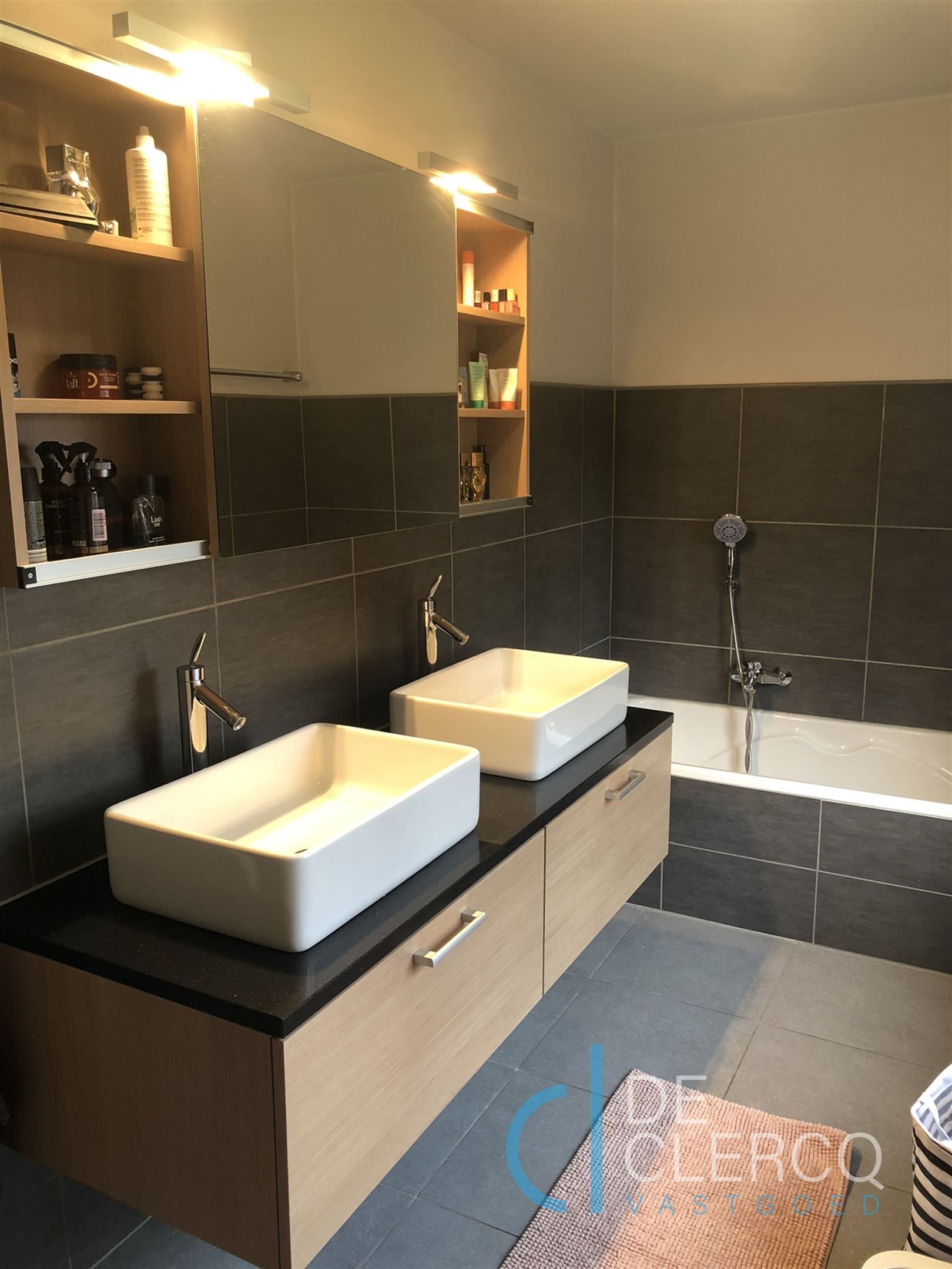 Ruim, tijdloos appartement met garage én terras te huur! foto 5