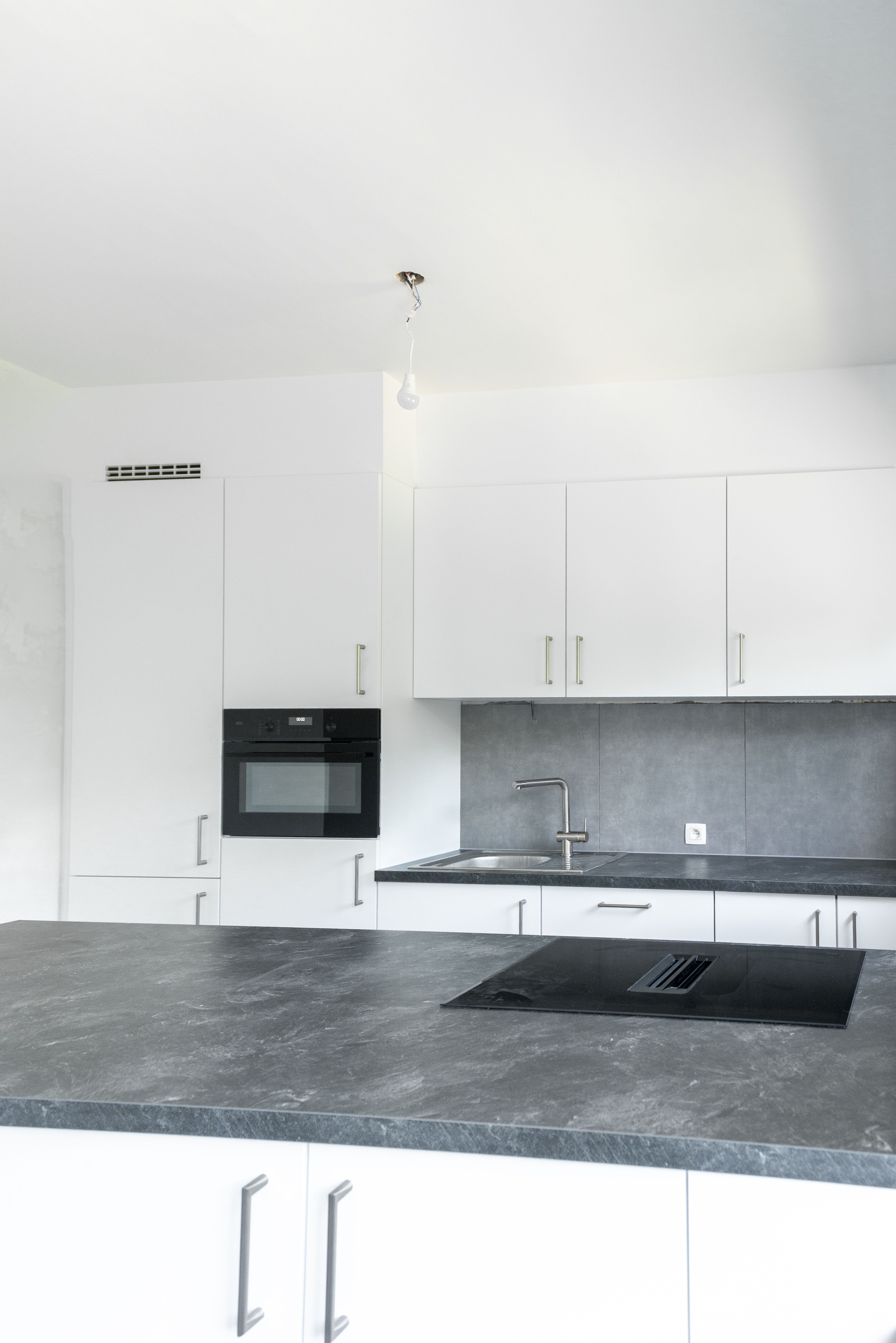 Totaal gerenoveerd appartement met 2 slaapkamers én garagebox met zicht op het groen! foto 13