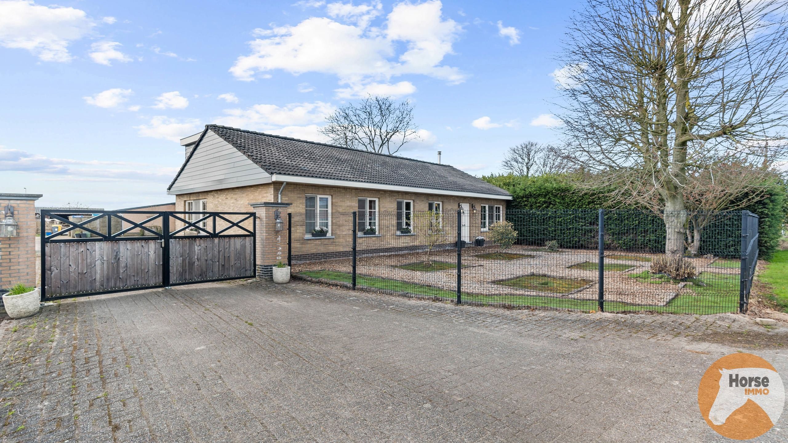 RAVELS - Instapklare woning met loods en stallen op ca.1,6Ha foto 2