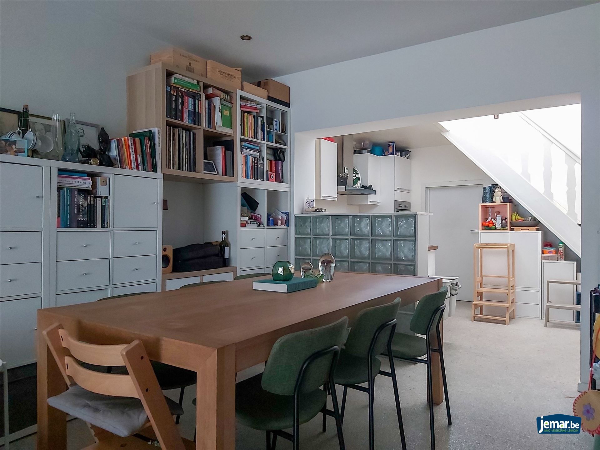 Starterswoning met 2 slaapkamers, zonnepanelen en garage in het hart van Kotem! foto 3