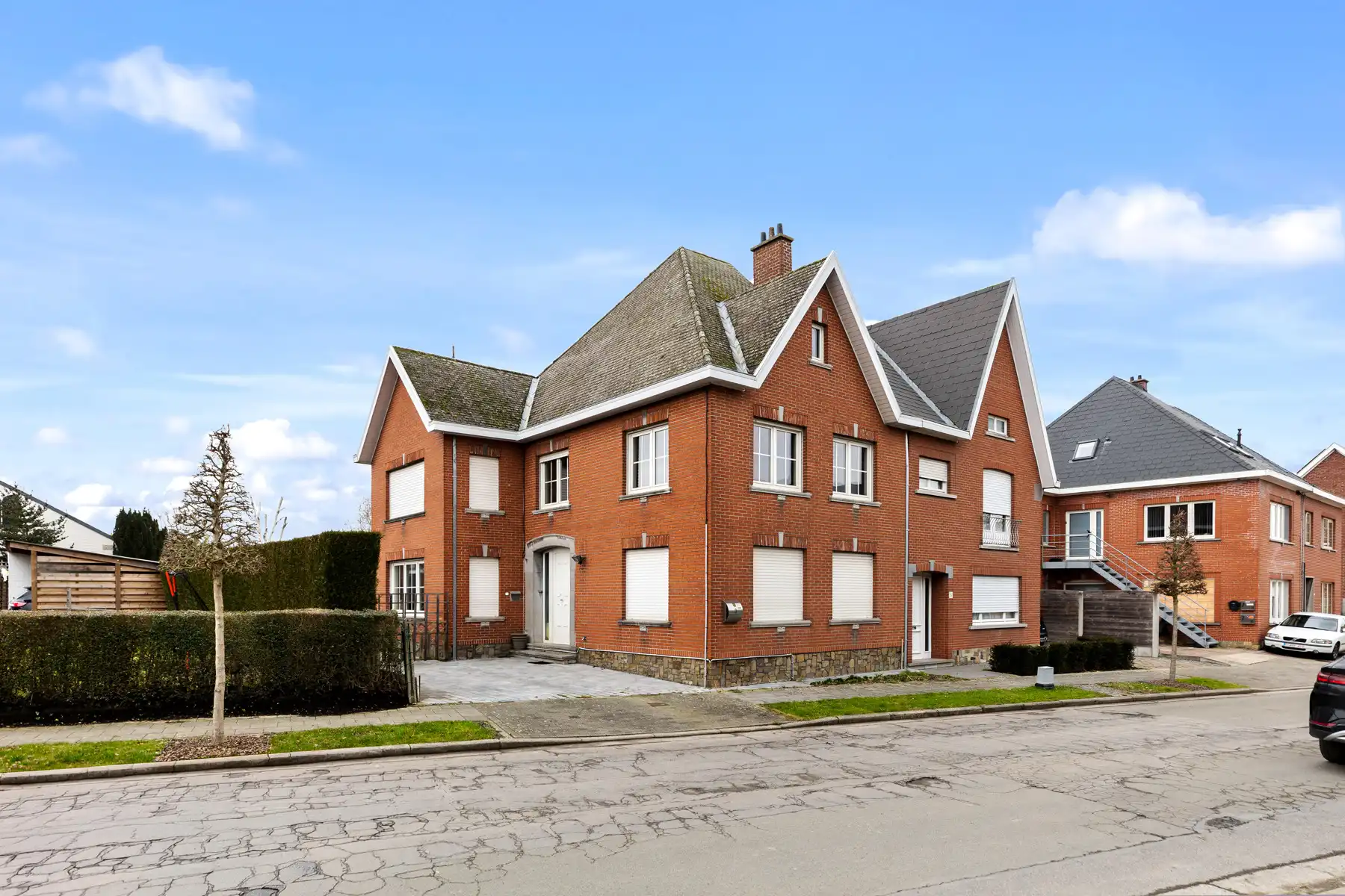 Karaktervolle gezinswoning met potentieel en zonnige tuin. foto {{pictureIndex}}