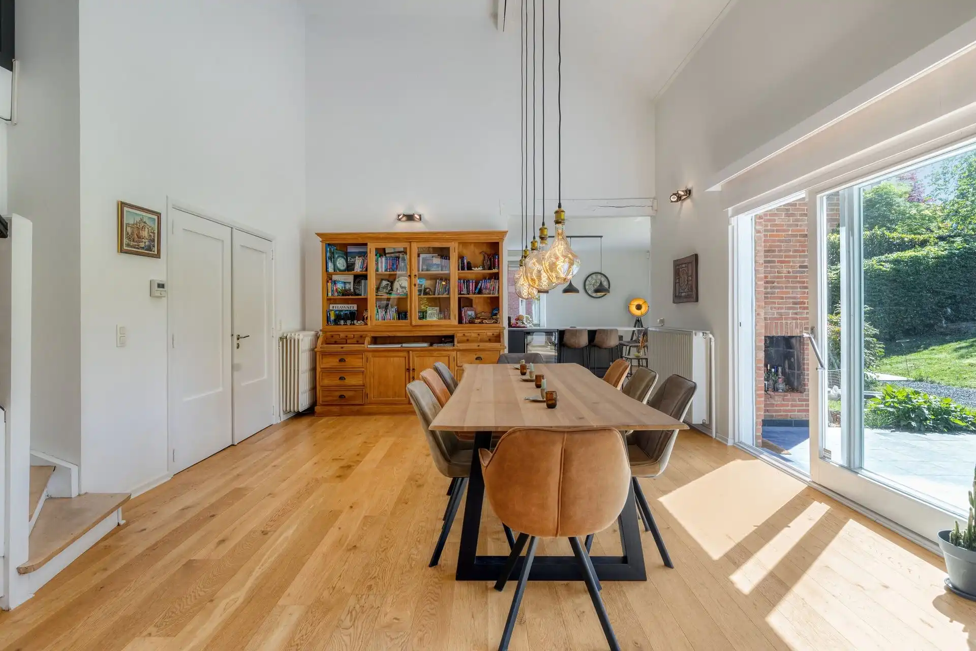 Volledig gerenoveerde hedendaagse villa ±487 m² in de Marnix wijk foto 5