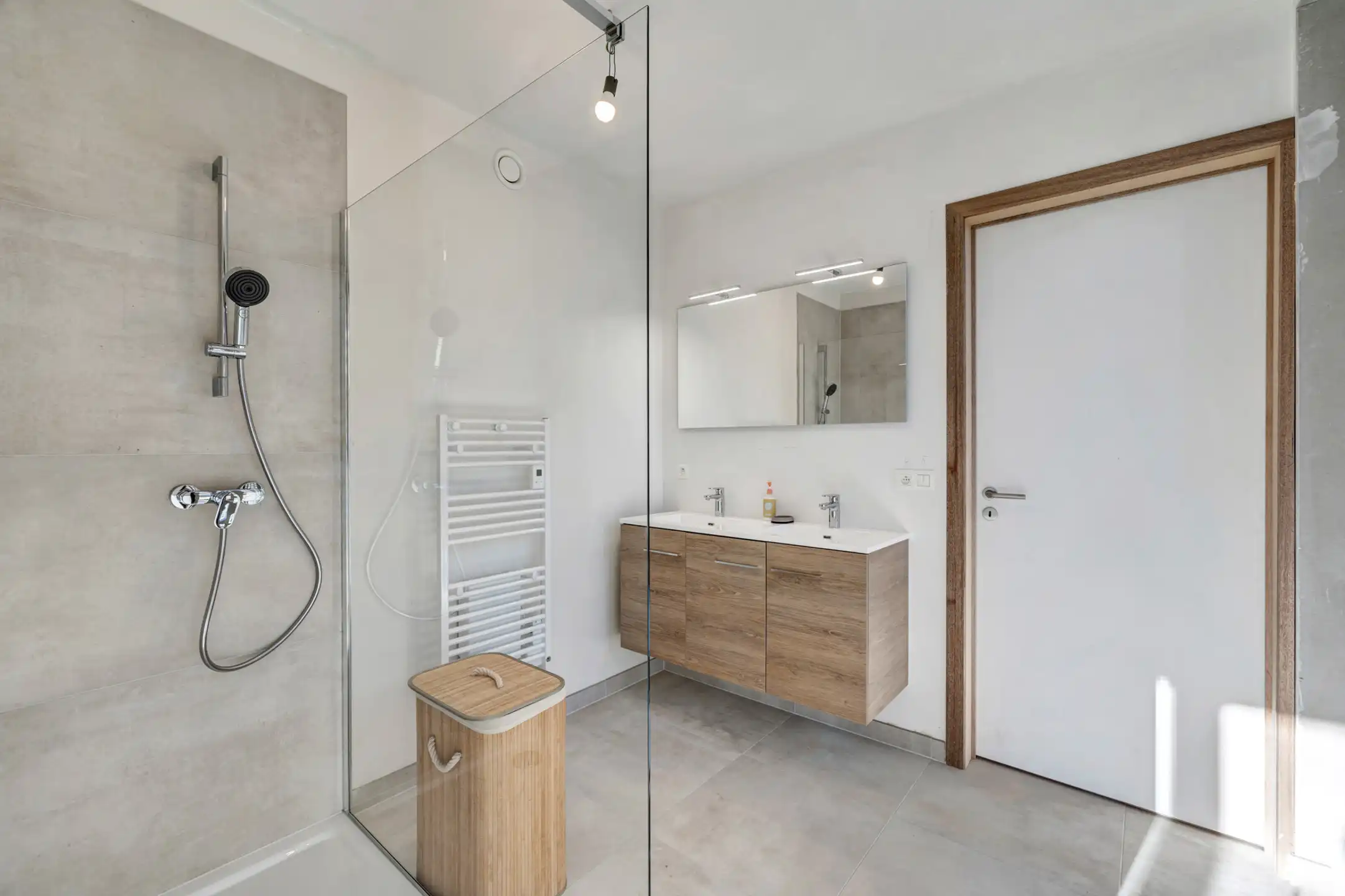 Gelijkvloers appartement met 2 slpks in uniek woonerf foto 11