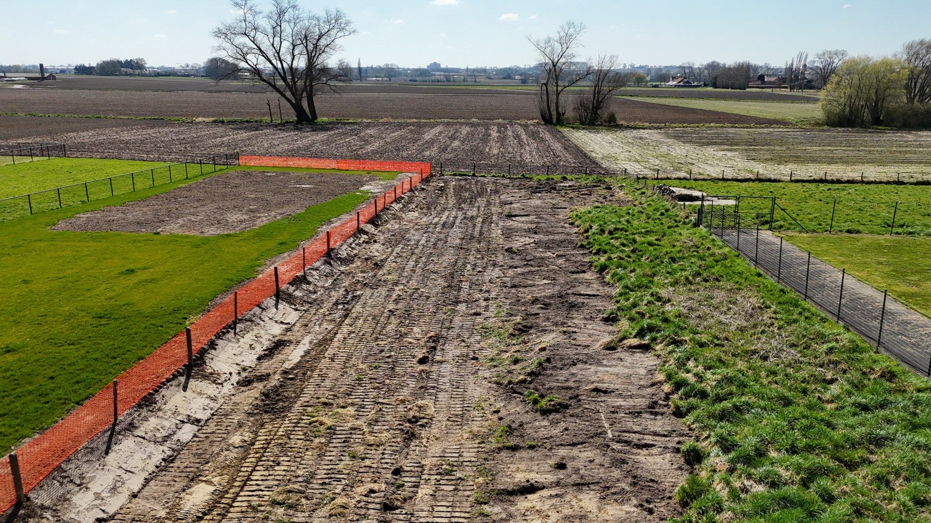 Mooi en groot perceel bouwgrond met met ver uitzicht op de natuur te Kortemark. foto 5