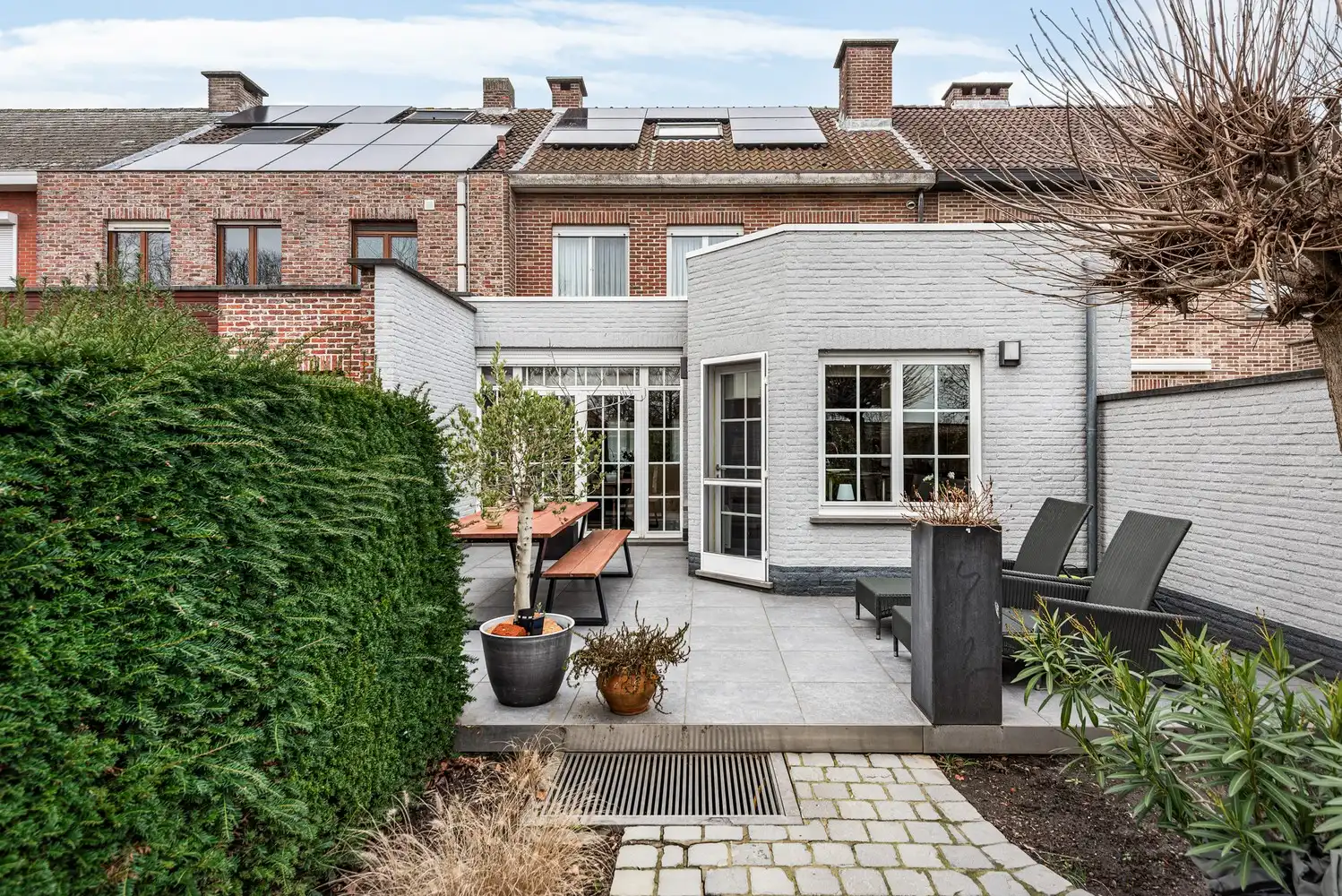 Verzorgde instapklare woning met 4 slaapkamers en ruime garage. foto 3