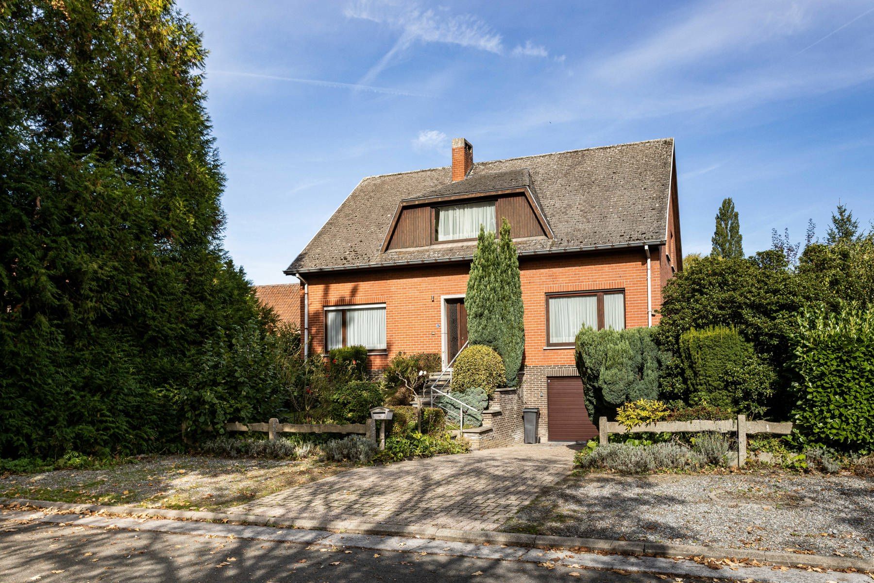 Ruime open bebouwing met 5 slaapkamers op toplocatie!
