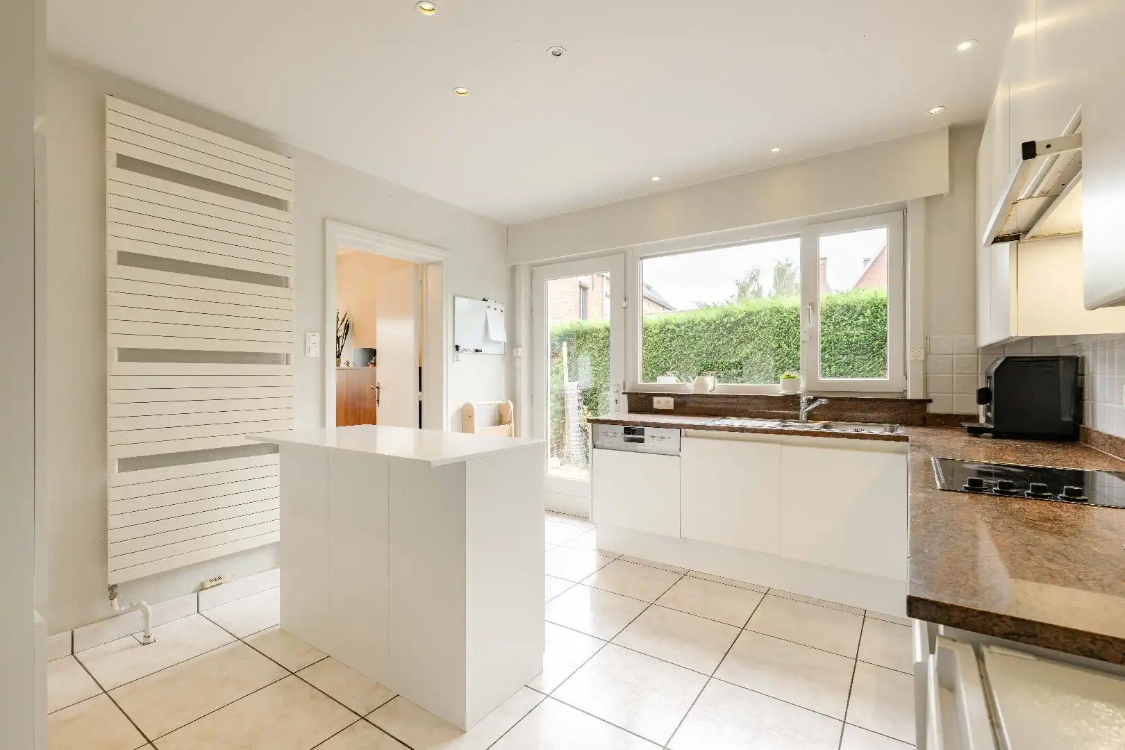 KARAKTERVOLLE ALLEENSTAANDE WONING MET 5 SLAAPKAMERS EN TUIN foto 9