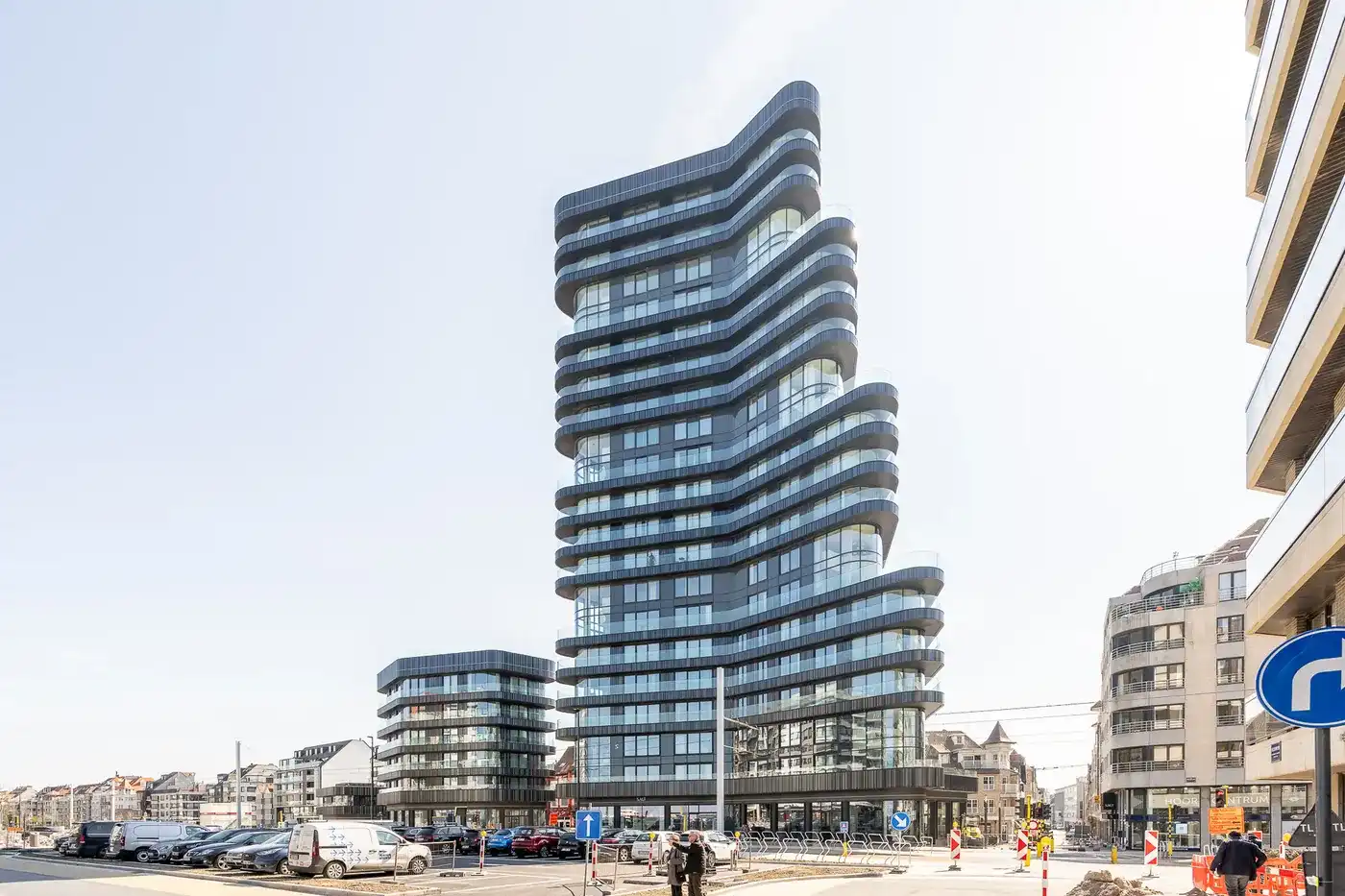 Fenomenaal afgewerkt hoek-appartement op de 15de verdieping van de Heldentoren met zicht op Zee, Knokke en omstreken. foto 5