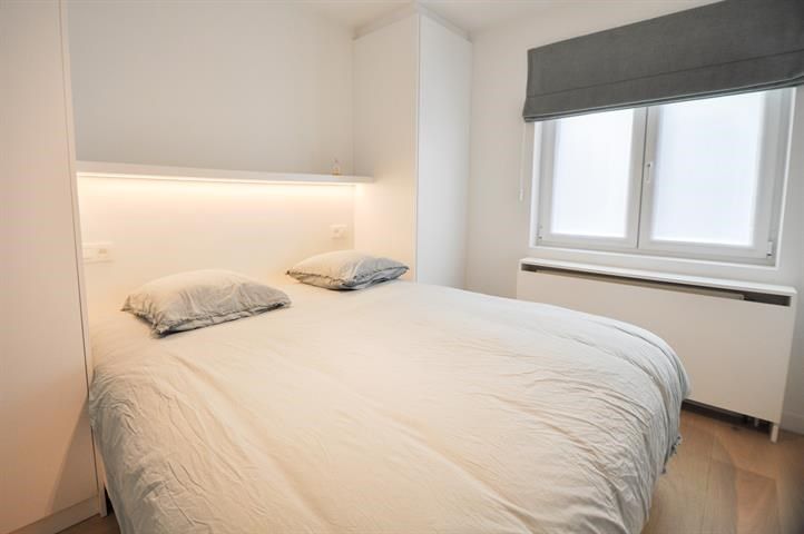 Volledig gerenoveerd, lichtrijk appartement op wandelafstand van zee en het commercieel centrum. foto 7