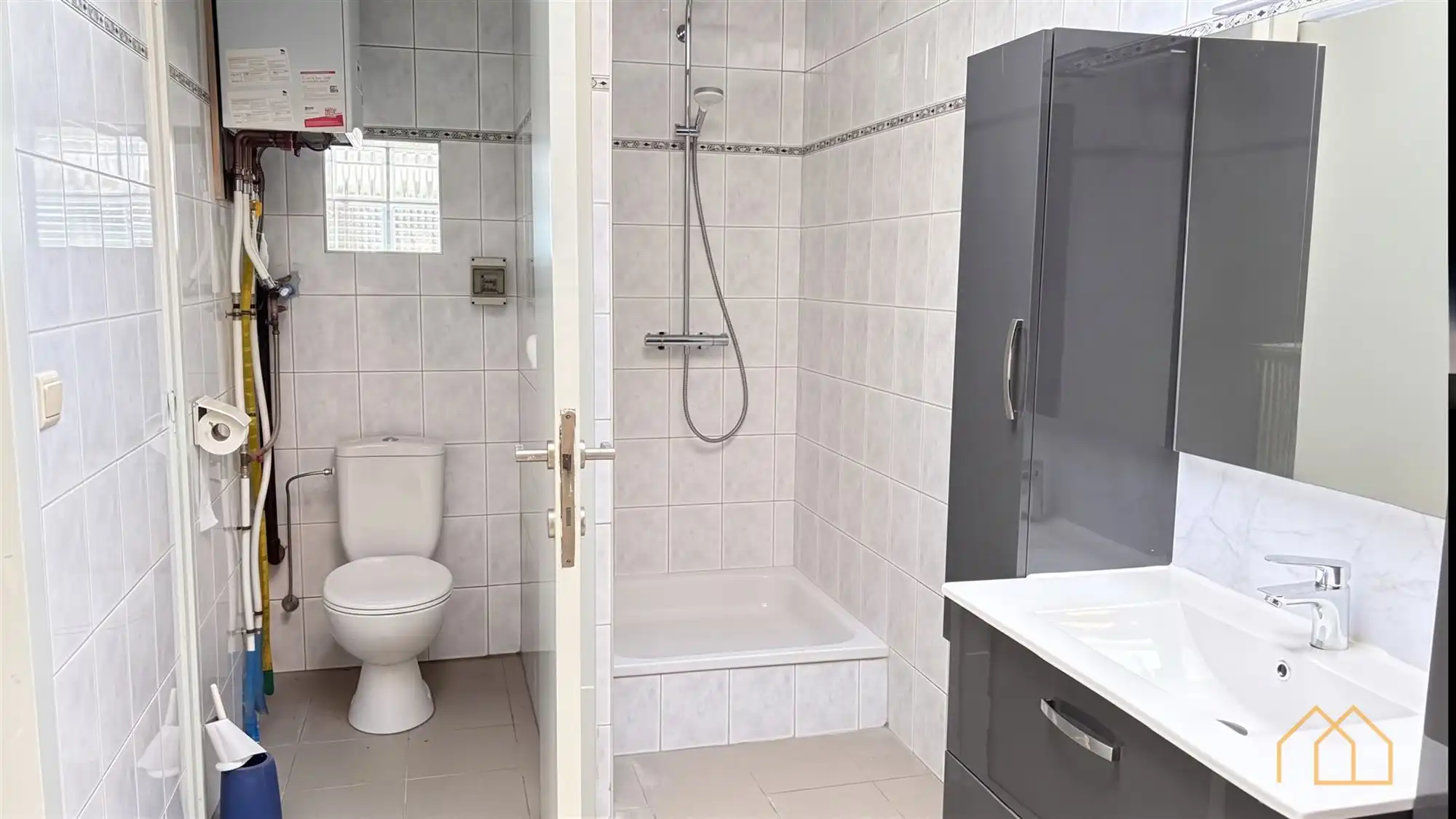 Gerenoveerde rijwoning met tuin foto 10