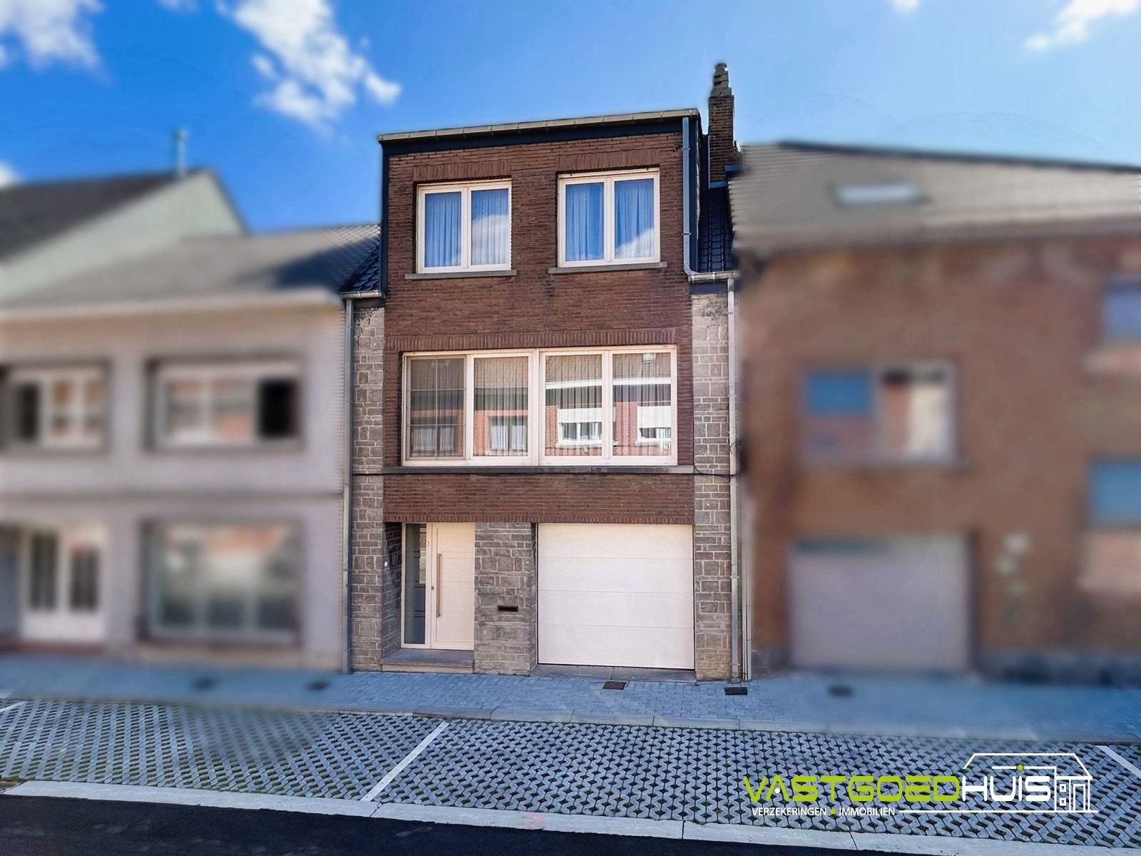 Karaktervolle bel-etagewoning met tuin en garage foto {{pictureIndex}}