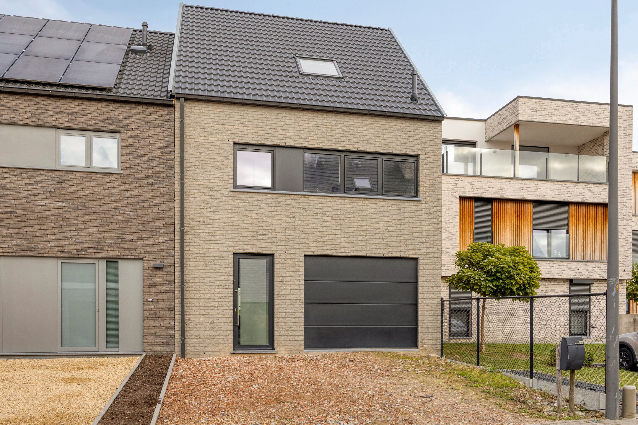 Moderne woning in doodlopende straat te Bertem foto {{pictureIndex}}