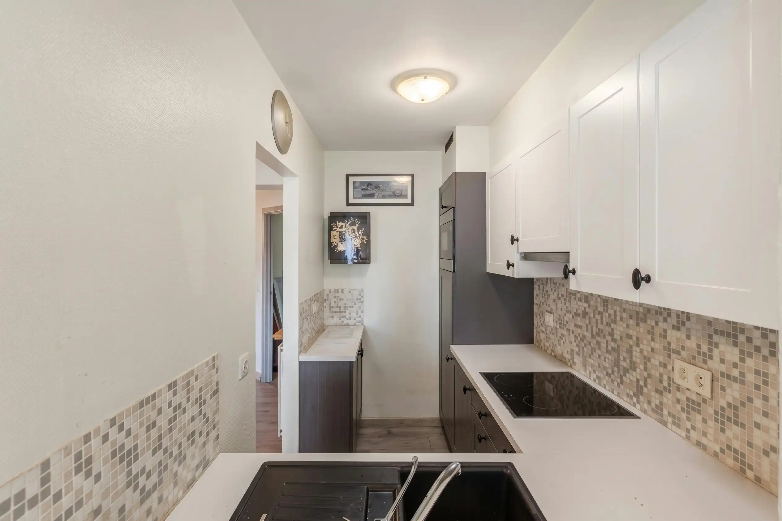 Centraal gelegen 2 slaapkamer appartement vlakbij de Zeedijk foto 7