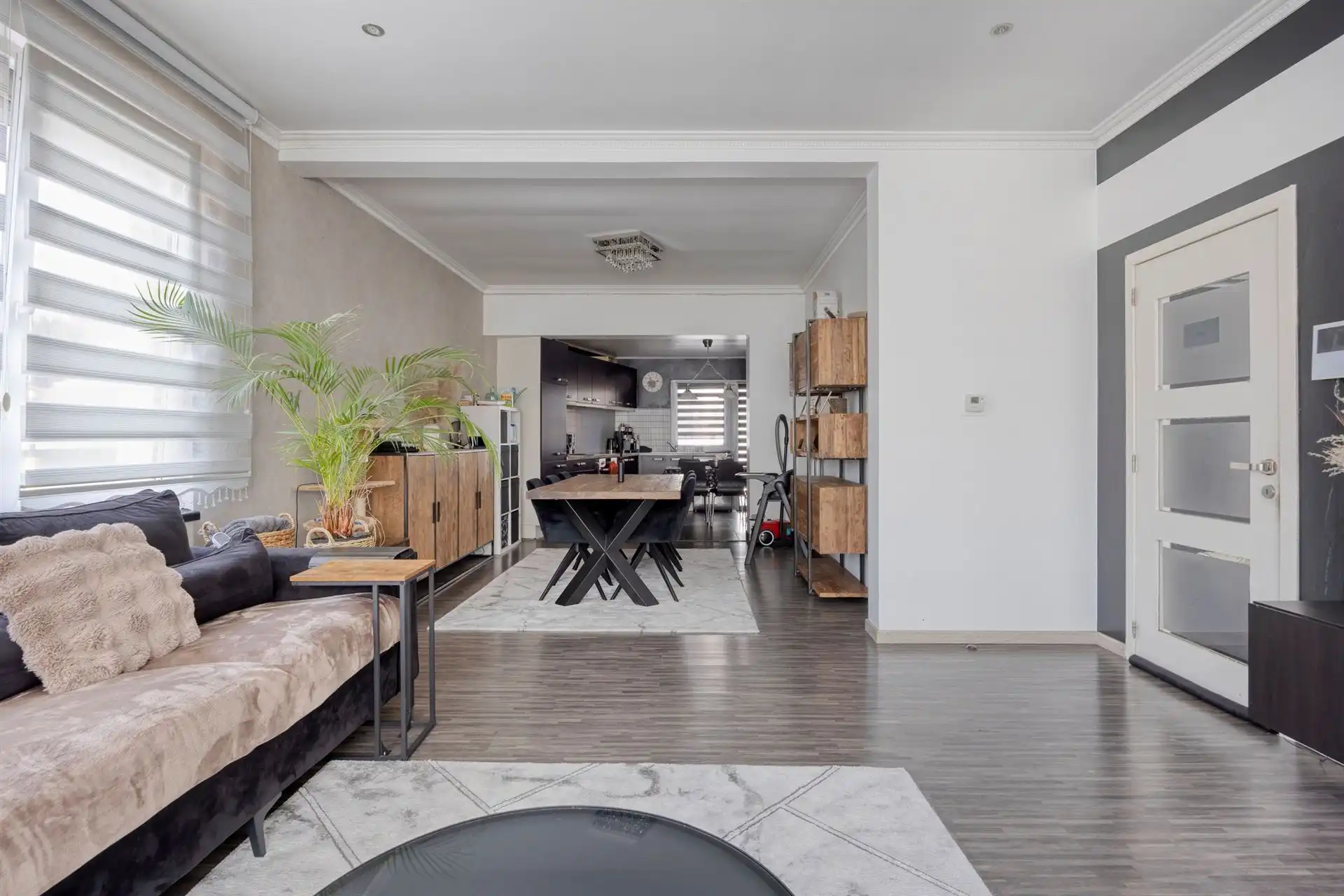 Ruime woning van 183 m² met 4 slpk's op uitstekende locatie! foto 2
