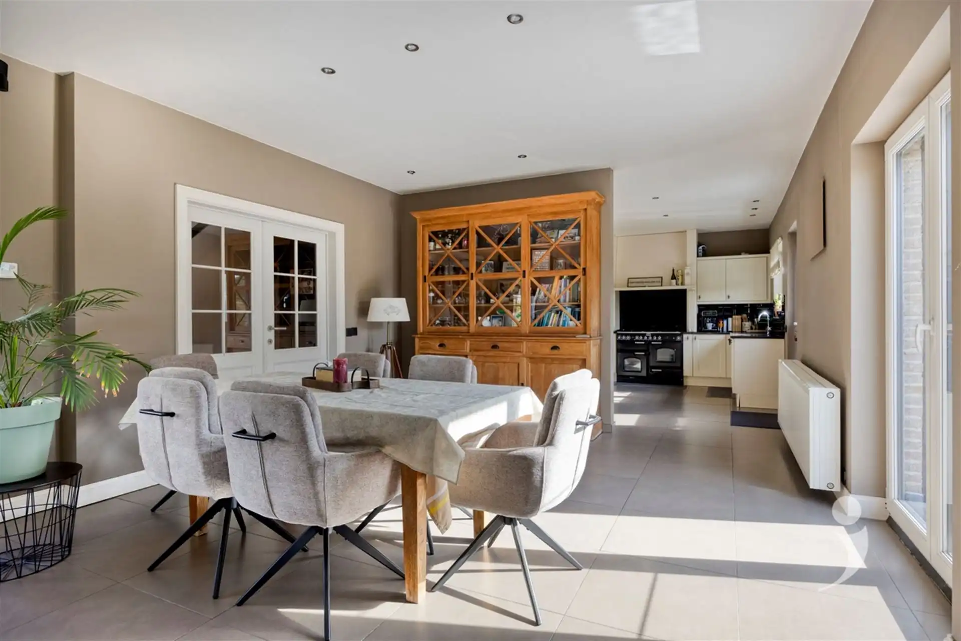 Prachtige villa met hoogwaardige afwerking foto 12