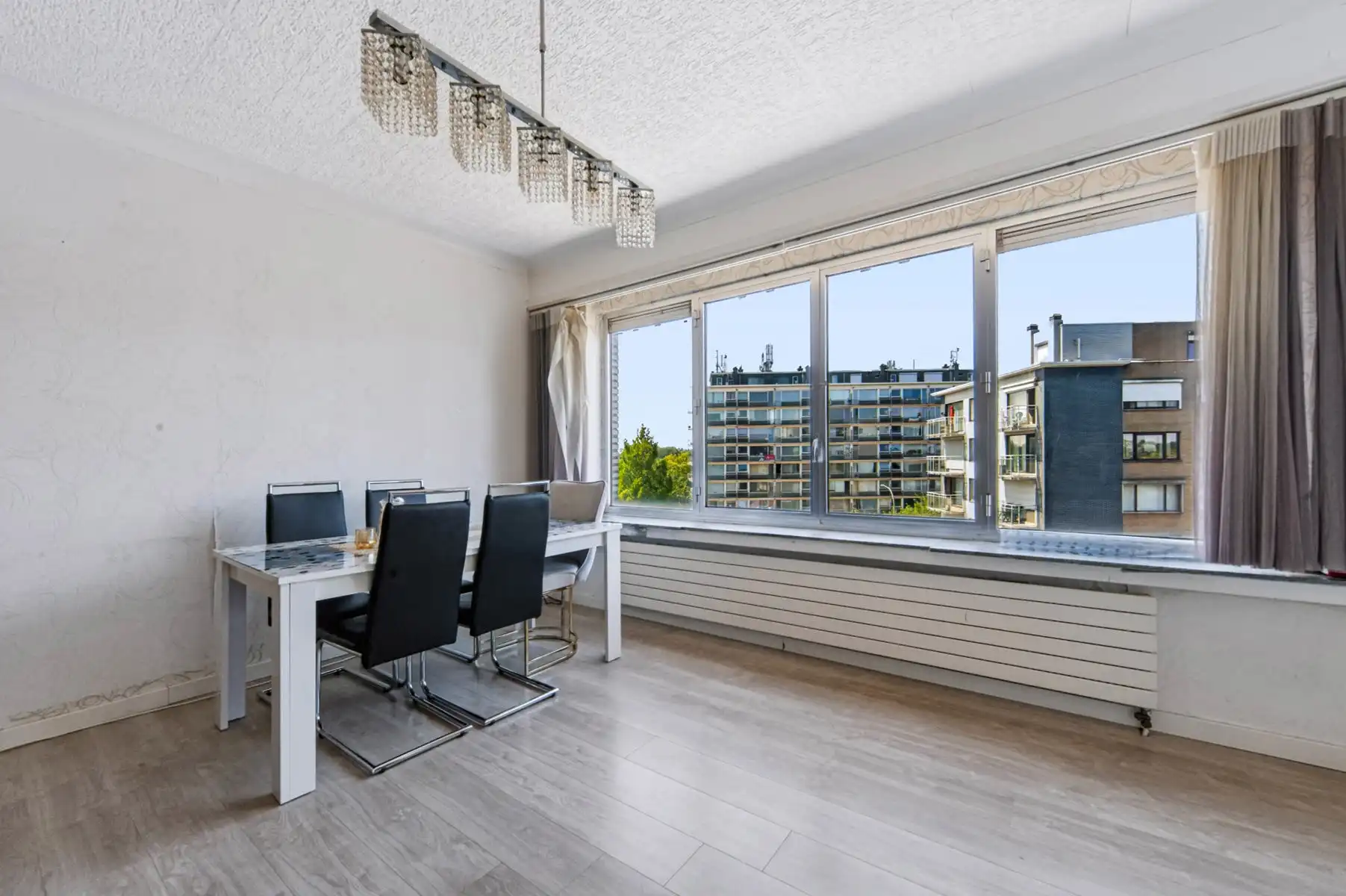 Aangenaam appartement met 3 slaapkamers en terras. foto 3
