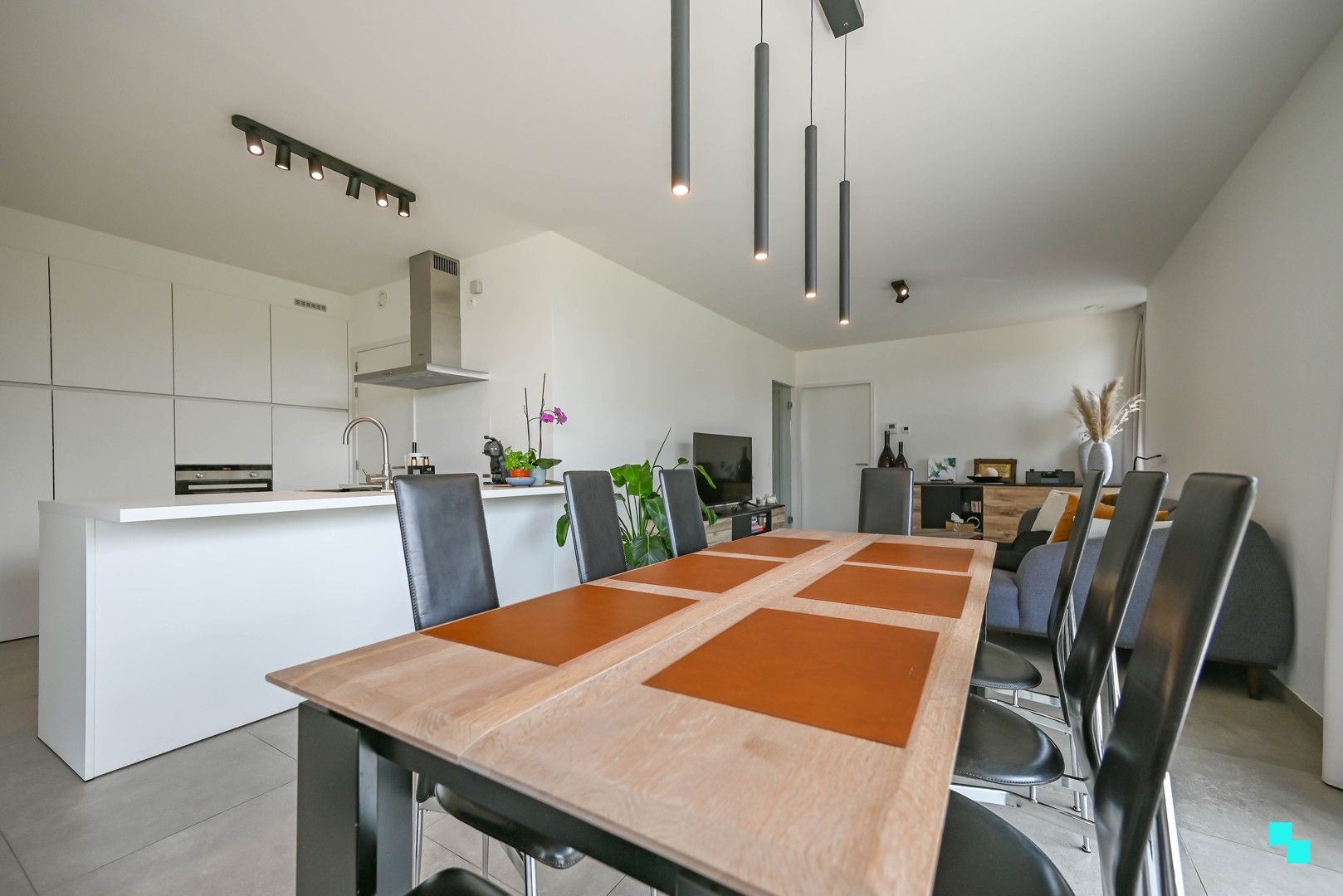 Bijna energieneutraal hoekapppartement aan kanaal Roeselare-Leie foto 8