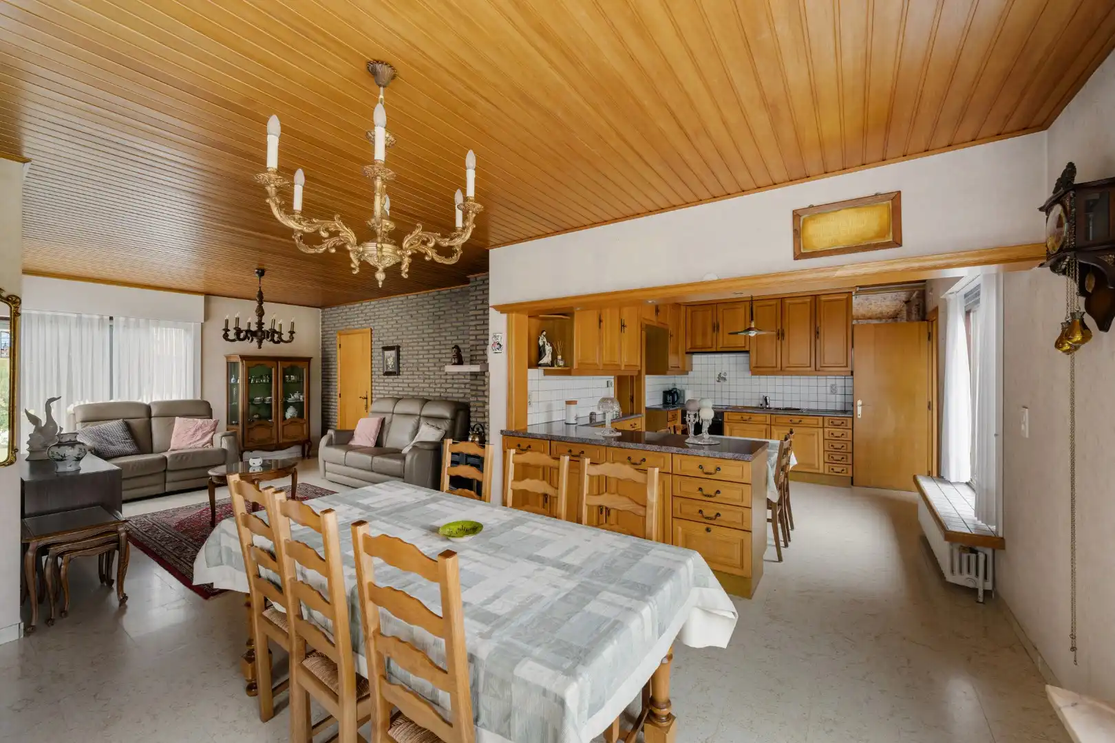 Ruime halfopen woning met 4 slaapkamers, zonnige tuin en garage met oprit in Dadizele foto 6