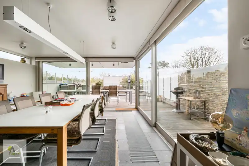 Praktijkruimte  + zeer grote private woning foto 10