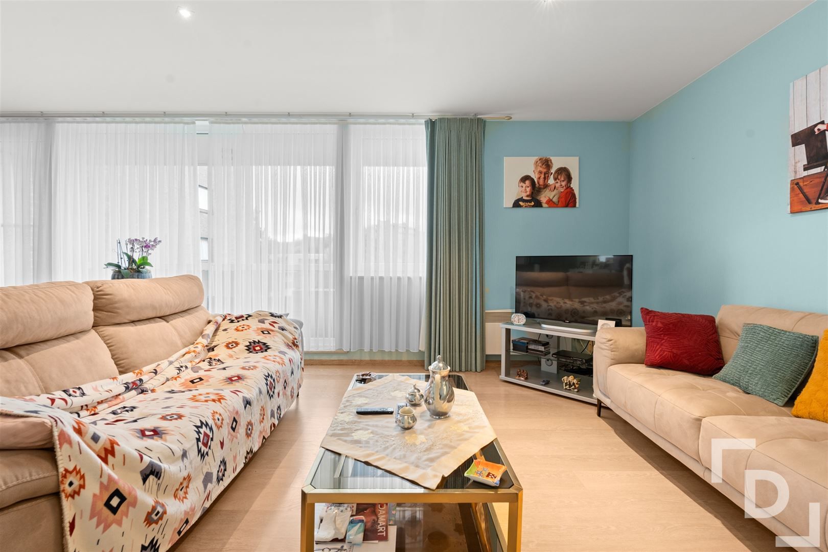 Ruim appartement met 3 slaapkamers en garage te koop in centrum Ieper. foto 3