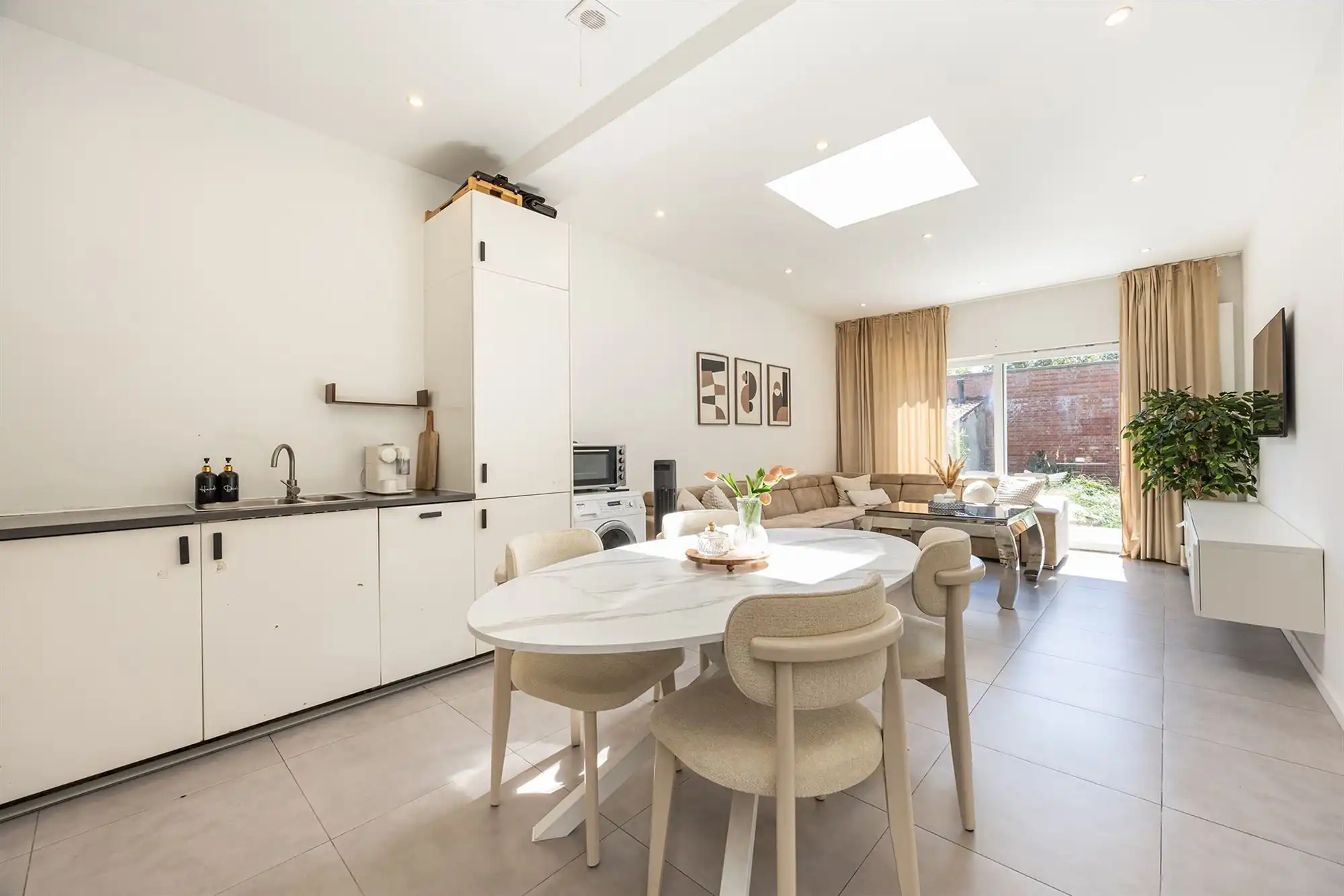 Instapklaar eengezinswoning met 3 slaapkamers en tuin foto 4