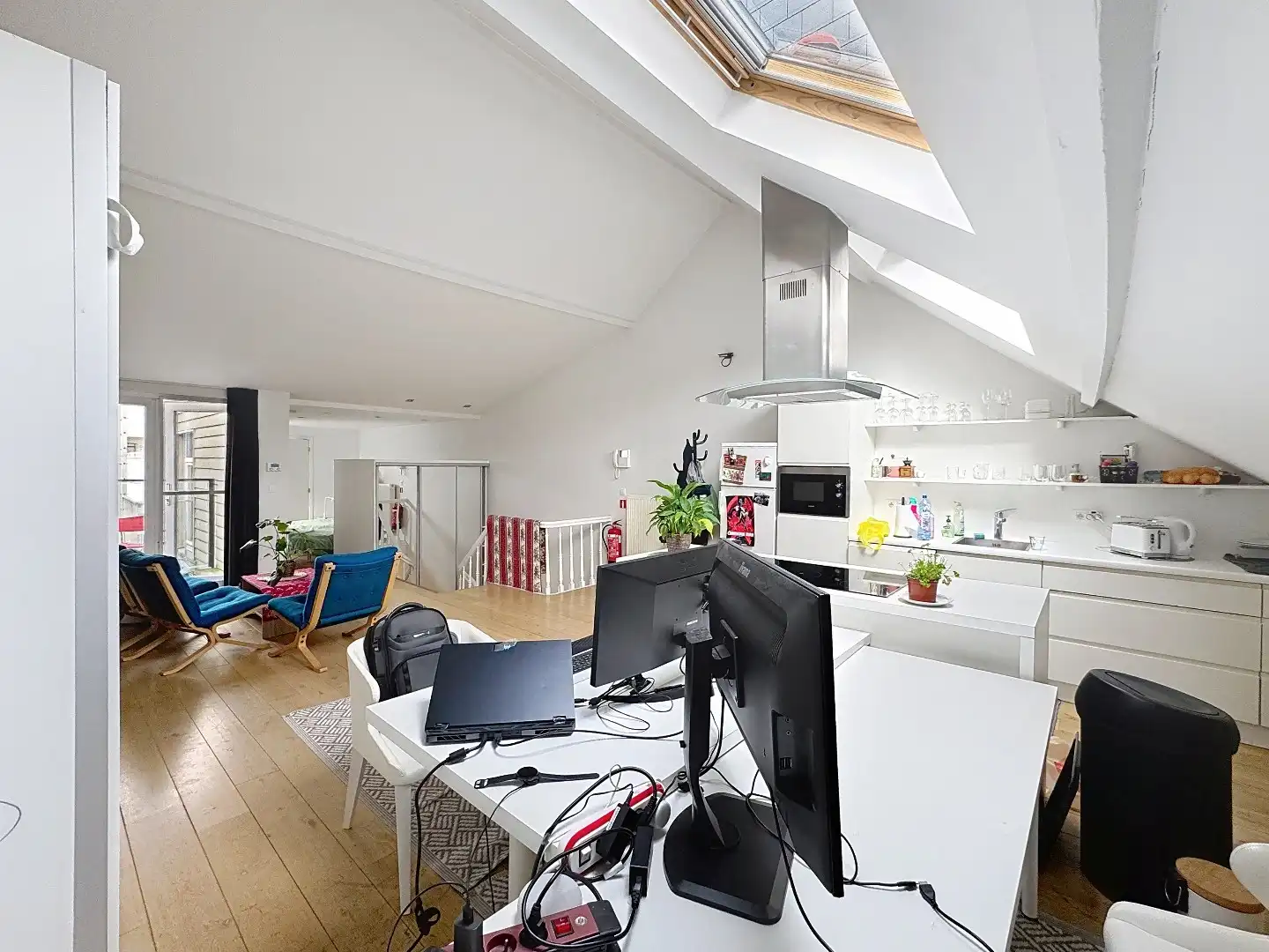 Te Huur: Stijlvol & Lichtrijk bemeubeld dakappartement in hartje Leuven foto 6