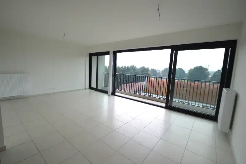Modern 2-slaapkamerappartement met garage op rustige, groene ligging foto 2