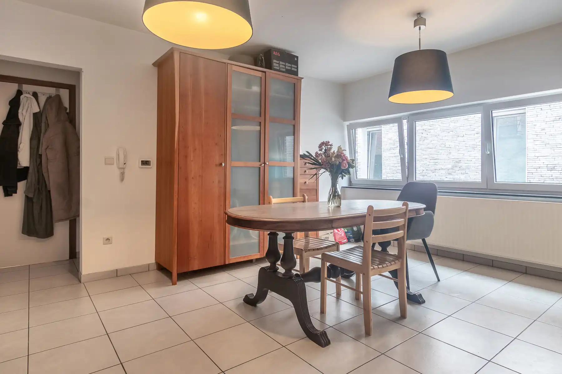 Investeringspand bestaande uit 3 app, handelspand en garage foto 25