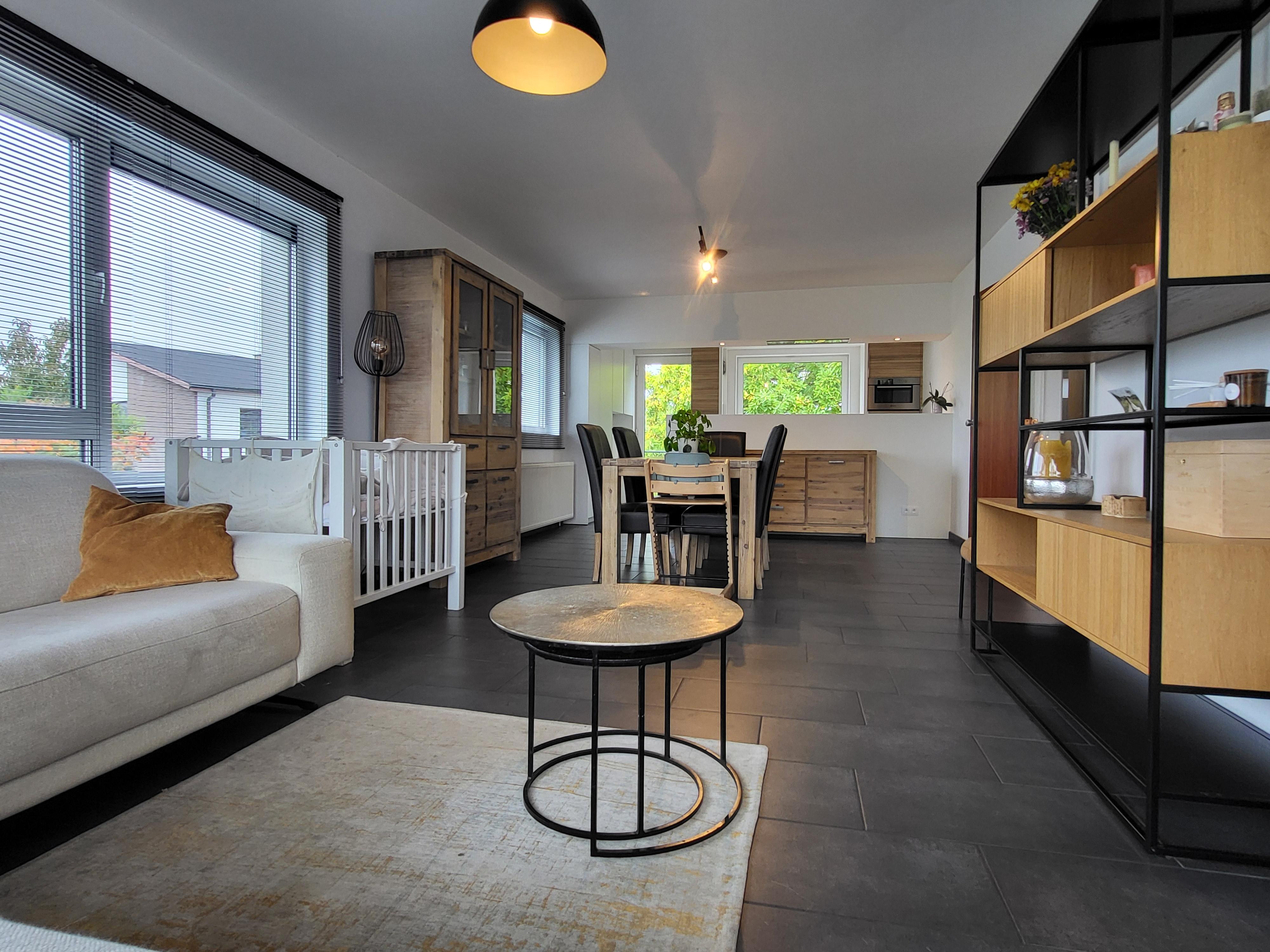 Prachtig gerenoveerde woning in 2015 op 428m² met zonnepanelen, zonnige tuin en 2 garages.  foto 12