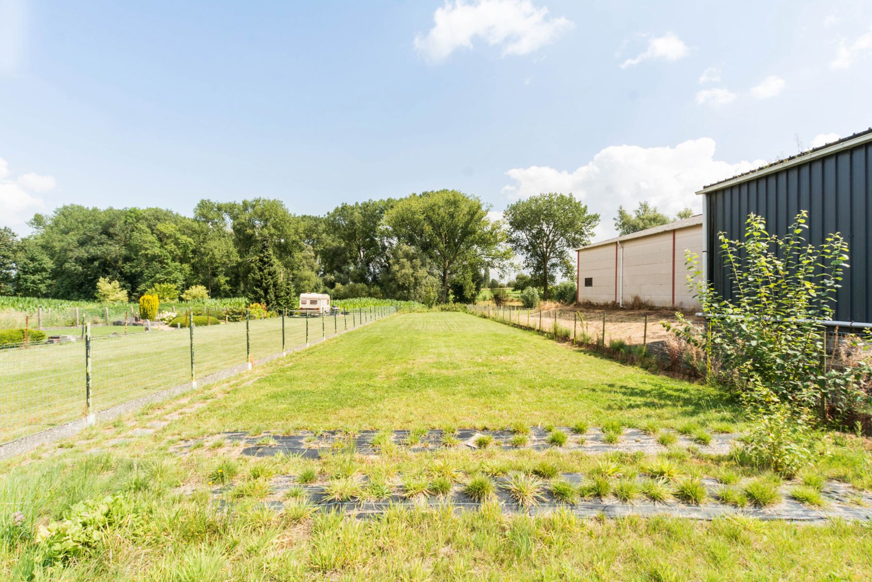 Verzorgde, instapklare woning HOB met grote tuin en garage foto 6