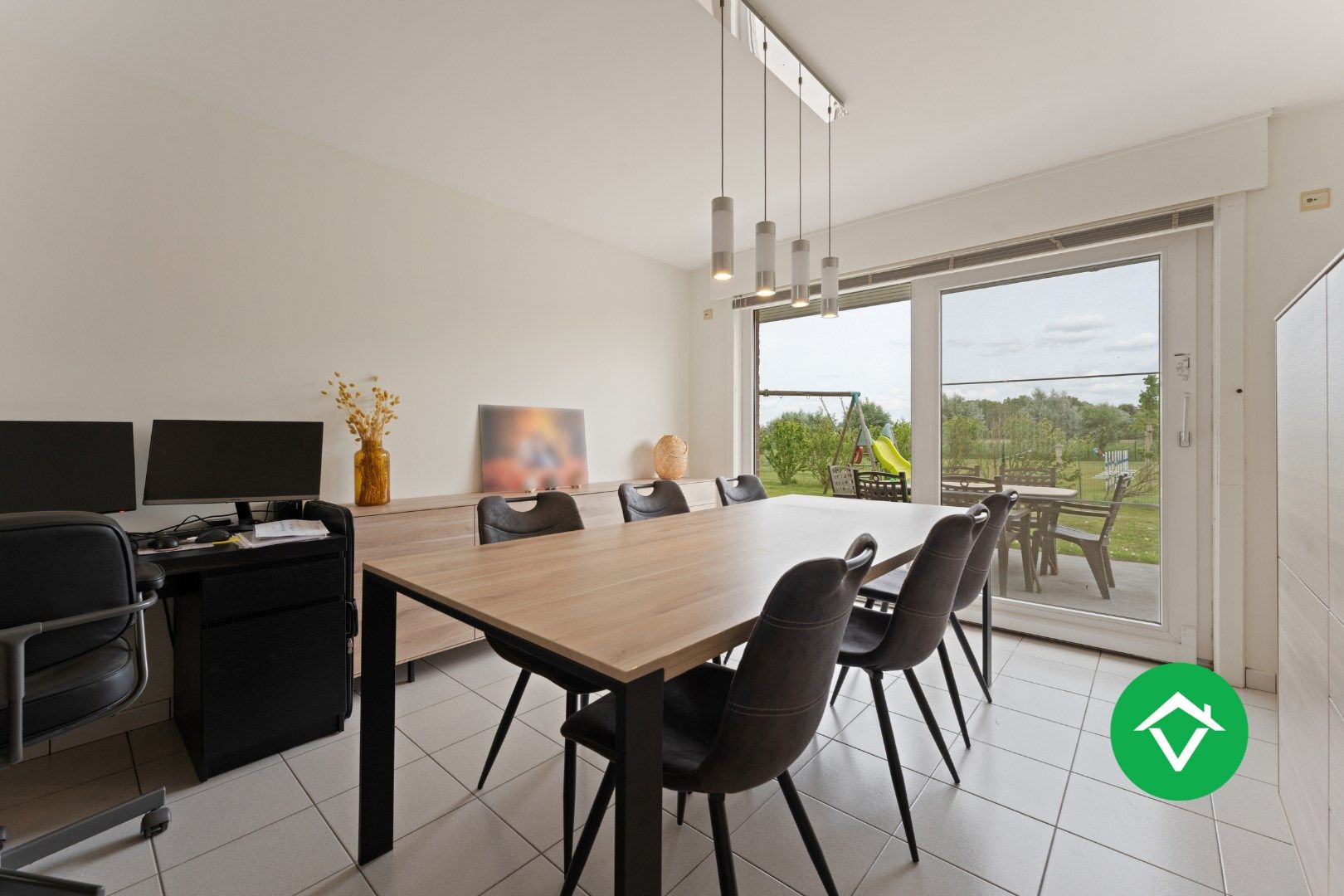 Instapklare woning met 3 slaapkamers en groene tuin te Koekelare foto 8