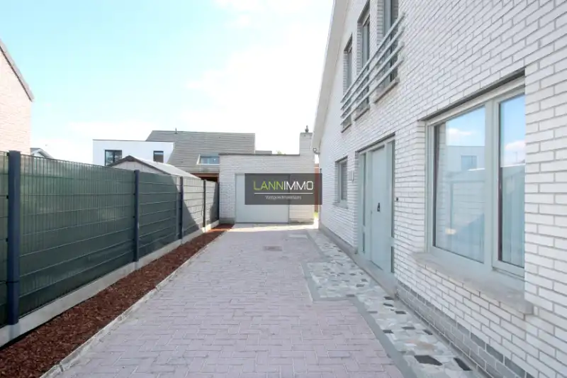 Instapklare woning met 2 slaapkamers en garage foto 2