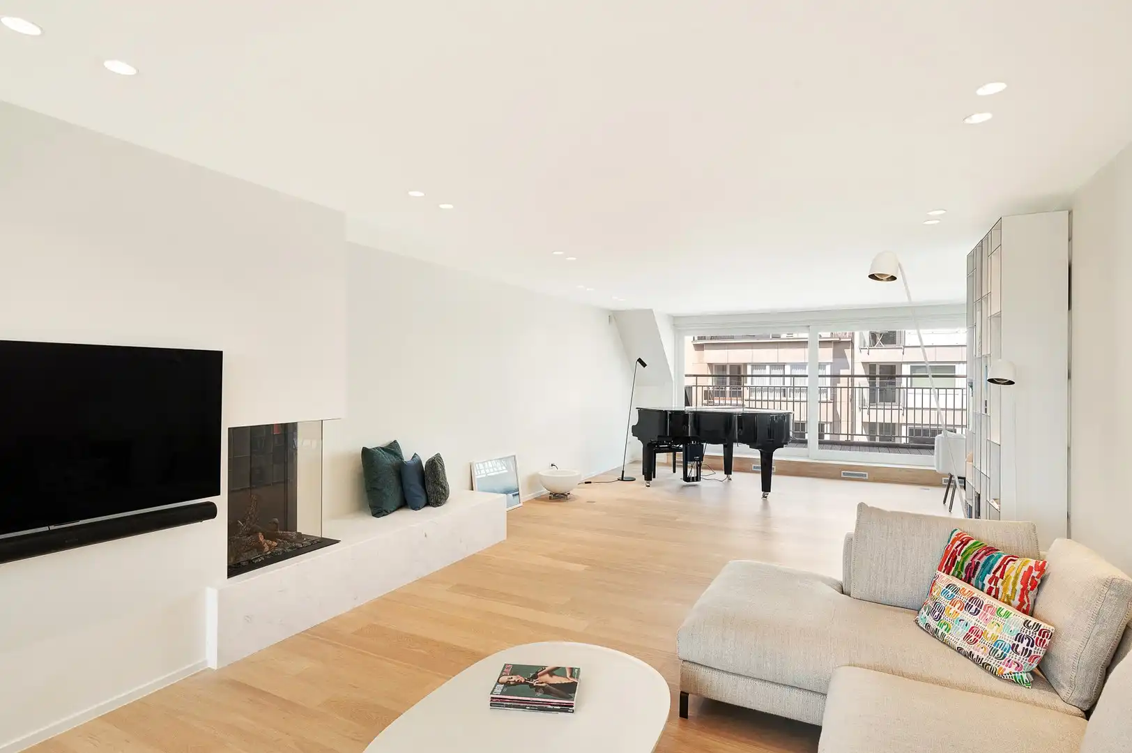 Sublieme zonnige penthouse met ruime terrassen en zijdelings zeezicht. foto 13