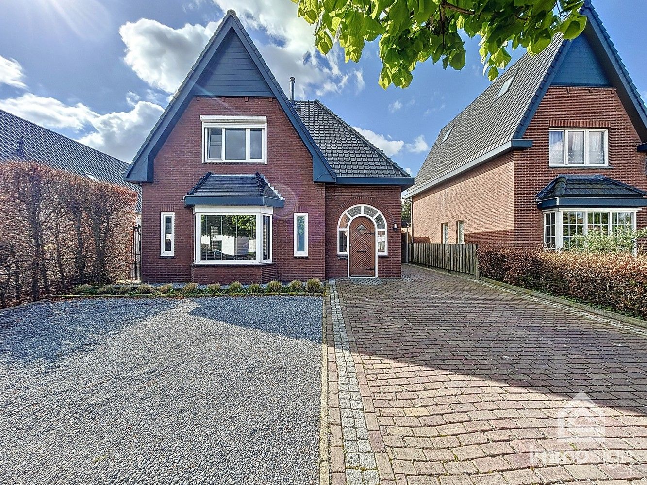 Modern gerenoveerde gezinswoning met authentieke elementen en een toffe uitstraling te Hamont-Achel! foto 4