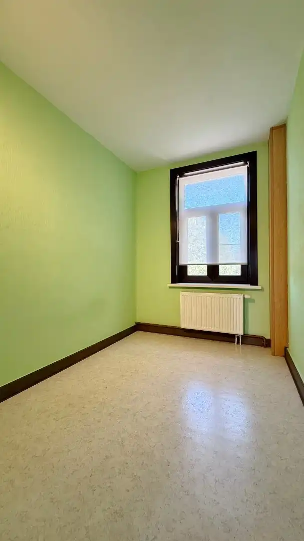Goed onderhouden halfopen woning met 4 slaapkamers, zonnige tuin en garage. foto 9