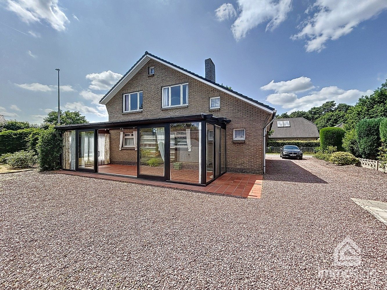 Charmante gezinswoning met potentieel op ruim hoekperceel in hartje Eksel foto 2