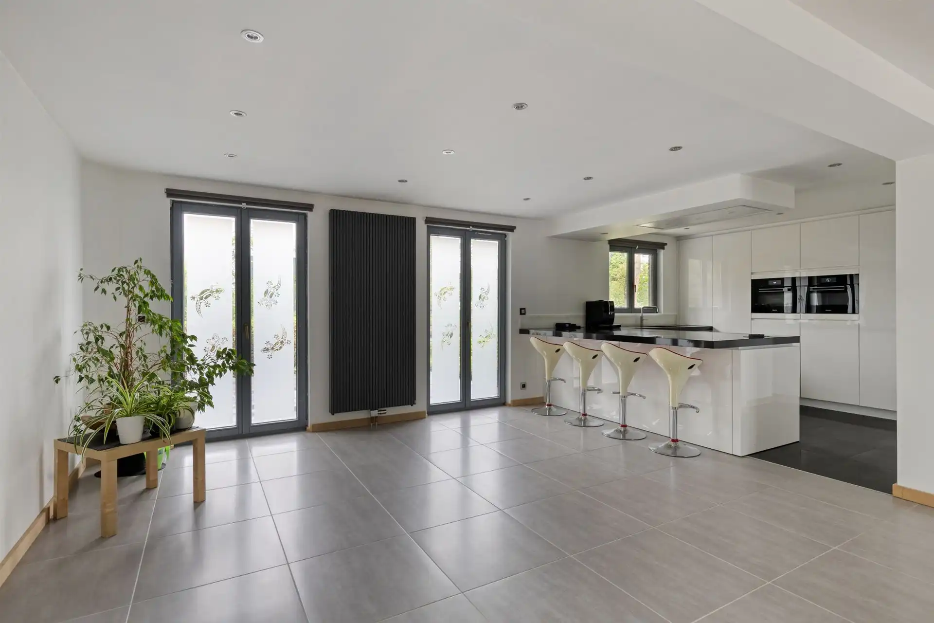Charmante villa van 424 m² met 4 slpks, royale garage en tuin! foto 6