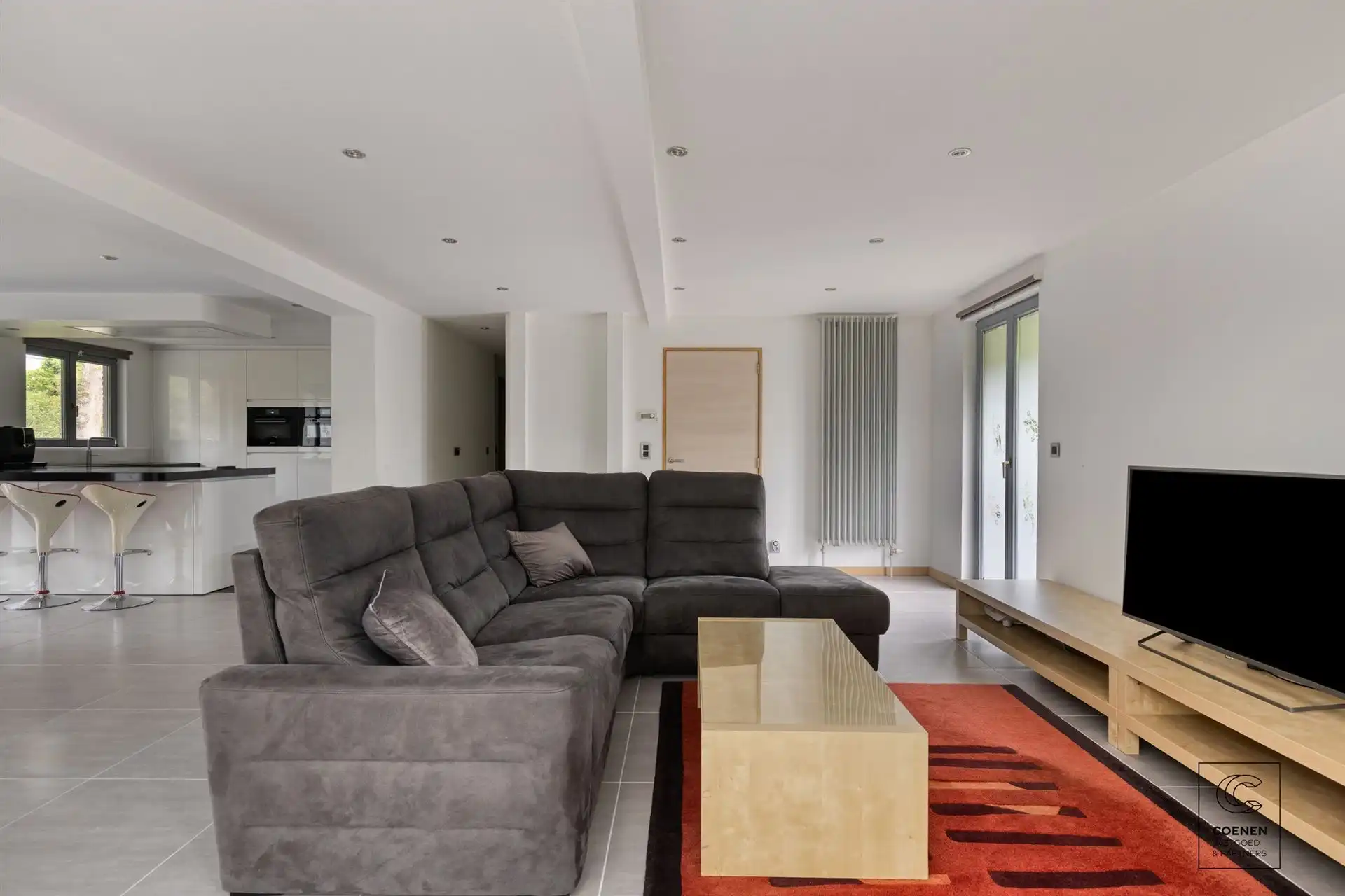 Charmante villa van 424 m² met 4 slpks, royale garage en tuin! foto 6