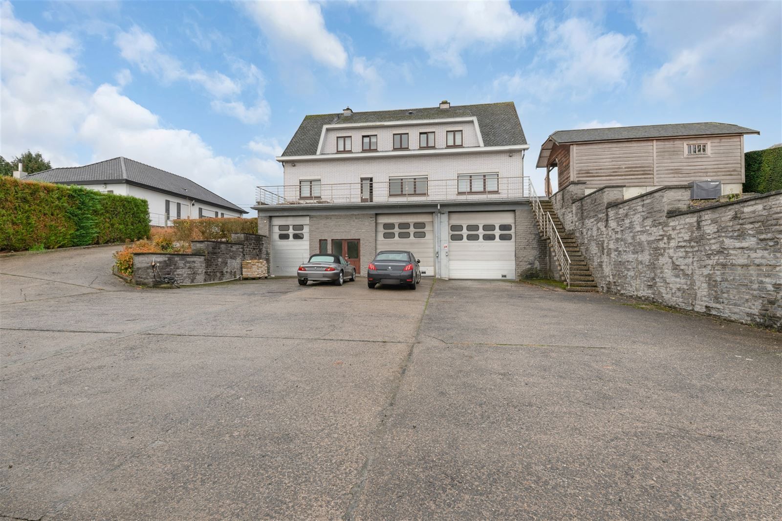 Polyvalente villa met  zeer grote loods foto 27