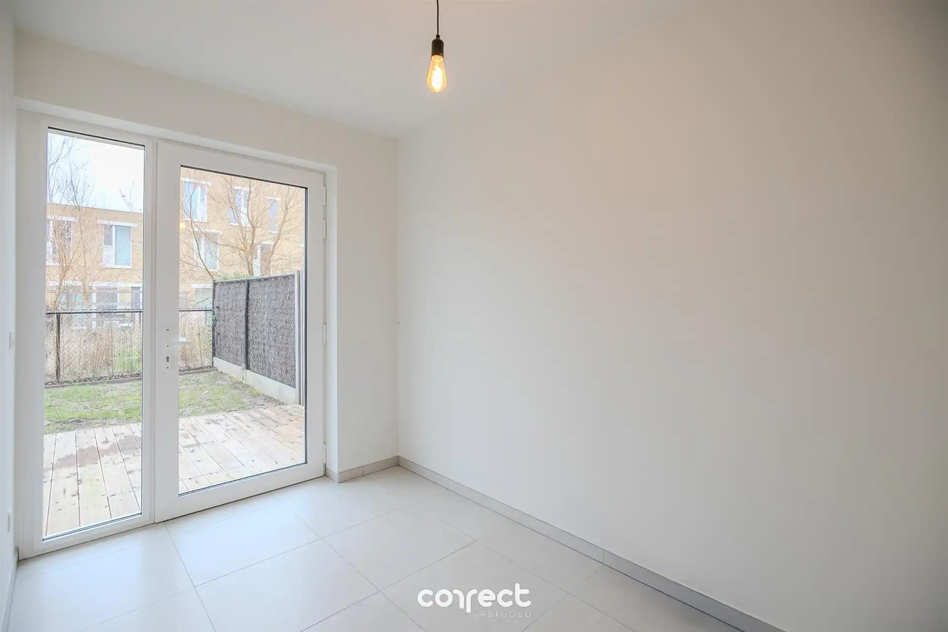 Rrecente beletagewoning met 3 slpkrs, garage en tuin. foto 8