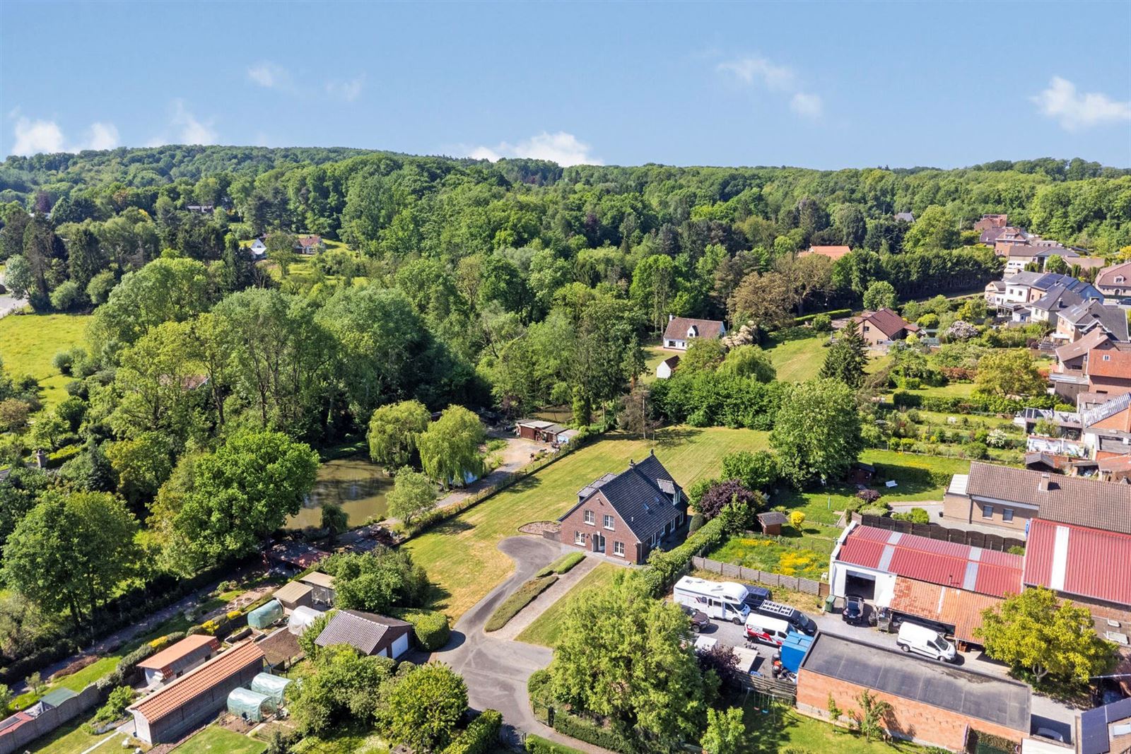 Ruime achterin gelegen villa met 5 slaapkamers op prachtig terrein van 40a foto 33