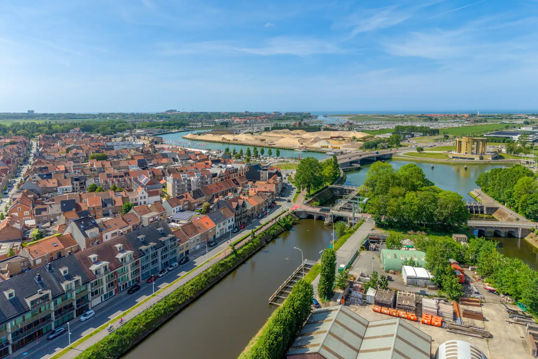 Ruime rijwoning met garage te koop nieuwpoort stad foto 17