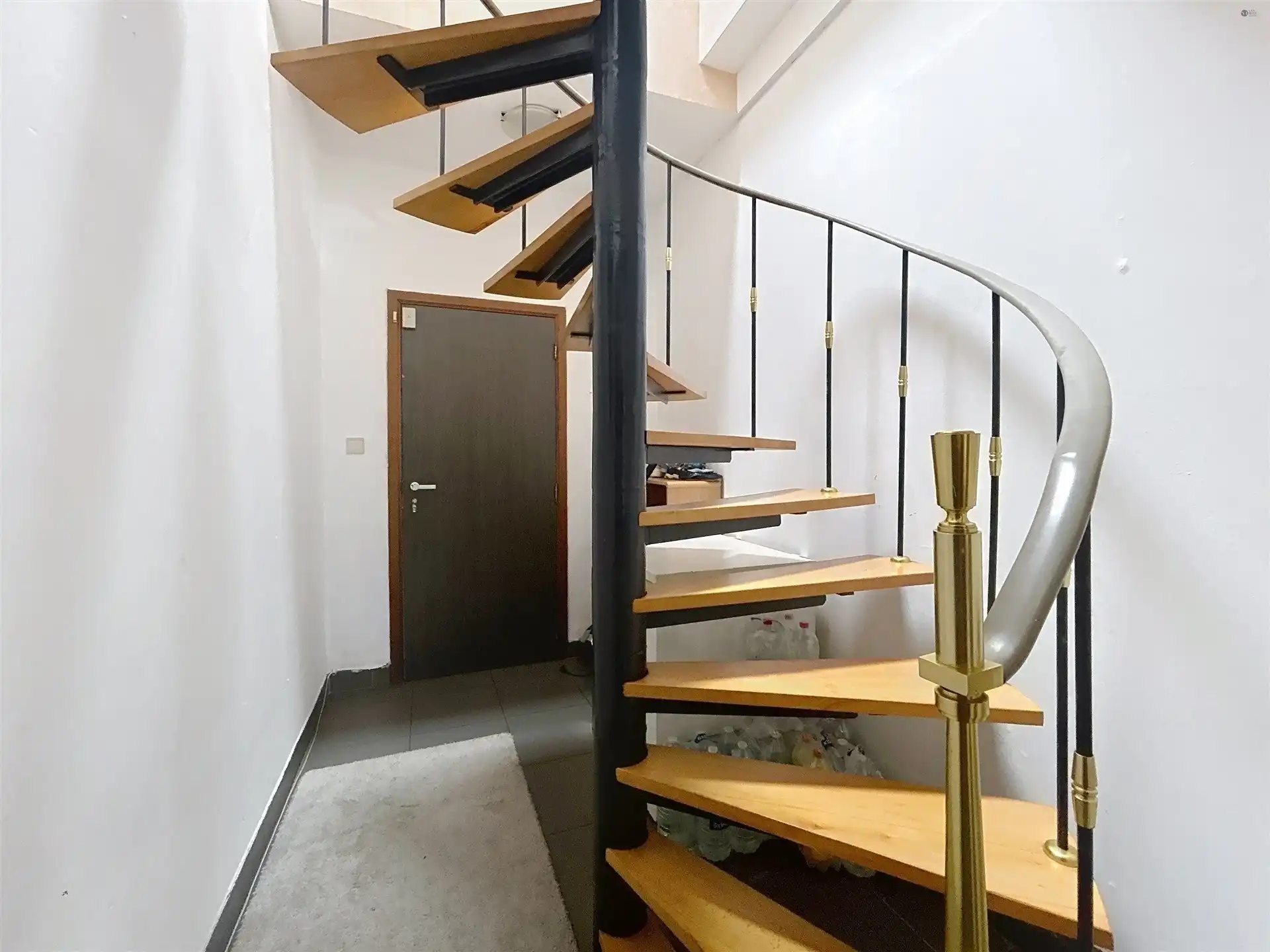 Handelspand met woongelegenheid + 2 app foto 16