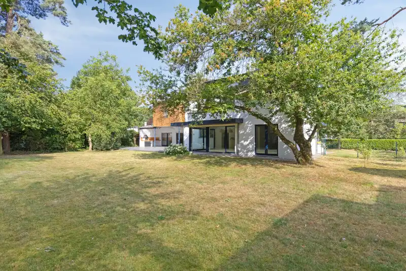 Villa met bewoonbare oppervlakte van 350m2 prachtig en rustig gelegen op perceel van 18a14 nabij het centrum van Bonheiden. foto 6