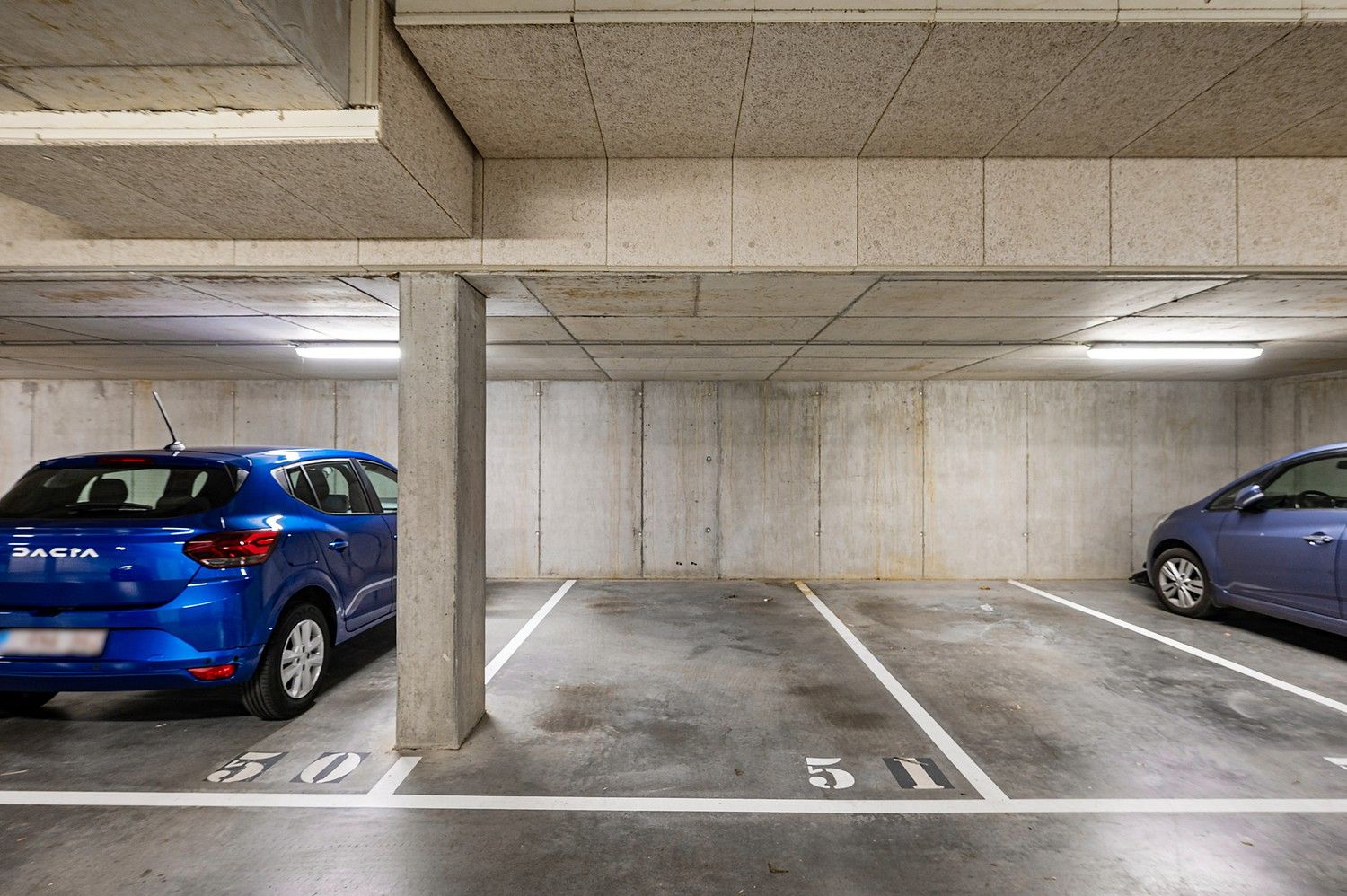 Modern 1-slaapkamer BEN appartement met een terras en autostaanplaats te Kapellen! foto 15